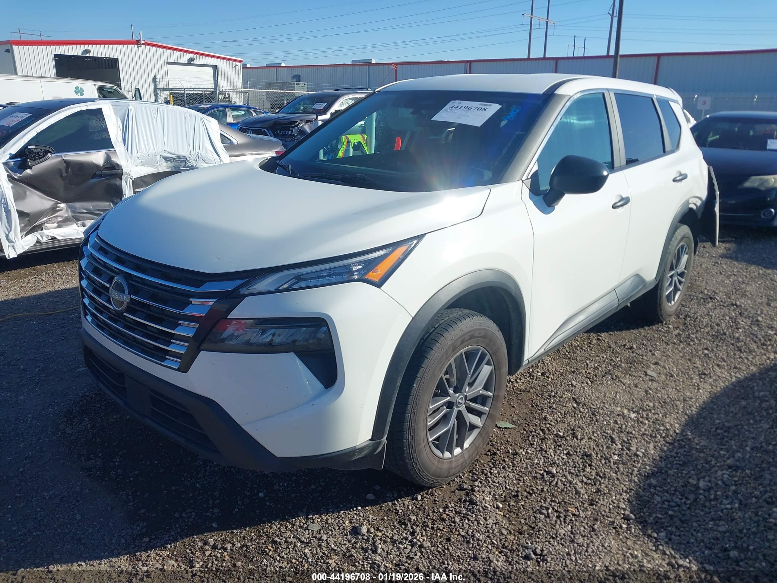 NISSAN ROGUE image 2