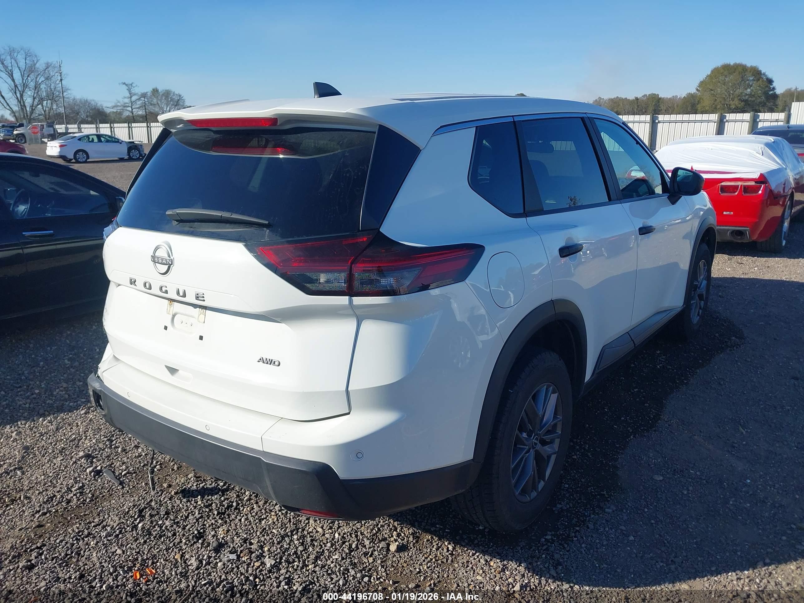 NISSAN ROGUE image 4