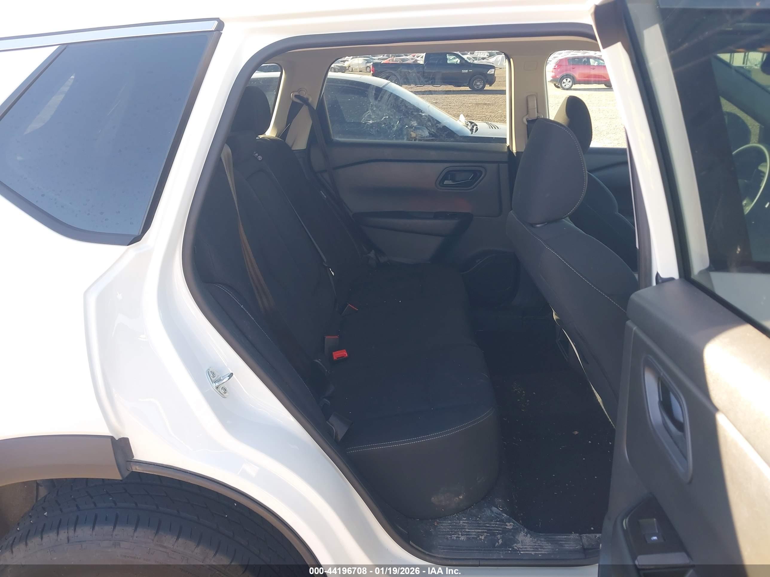 NISSAN ROGUE image 8