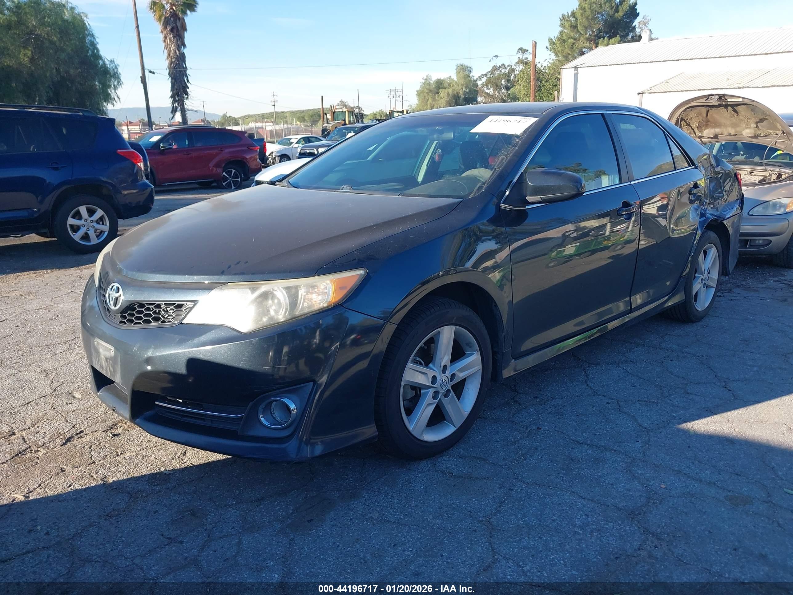 TOYOTA CAMRY image 2