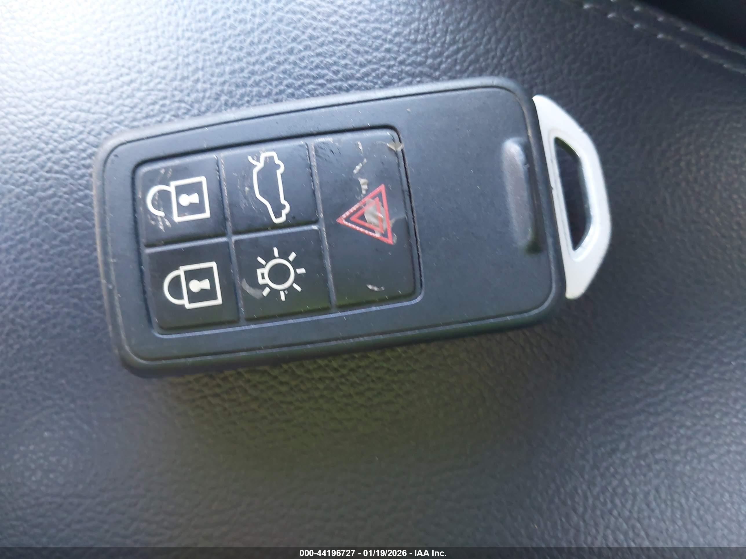 VOLVO S60 image 11