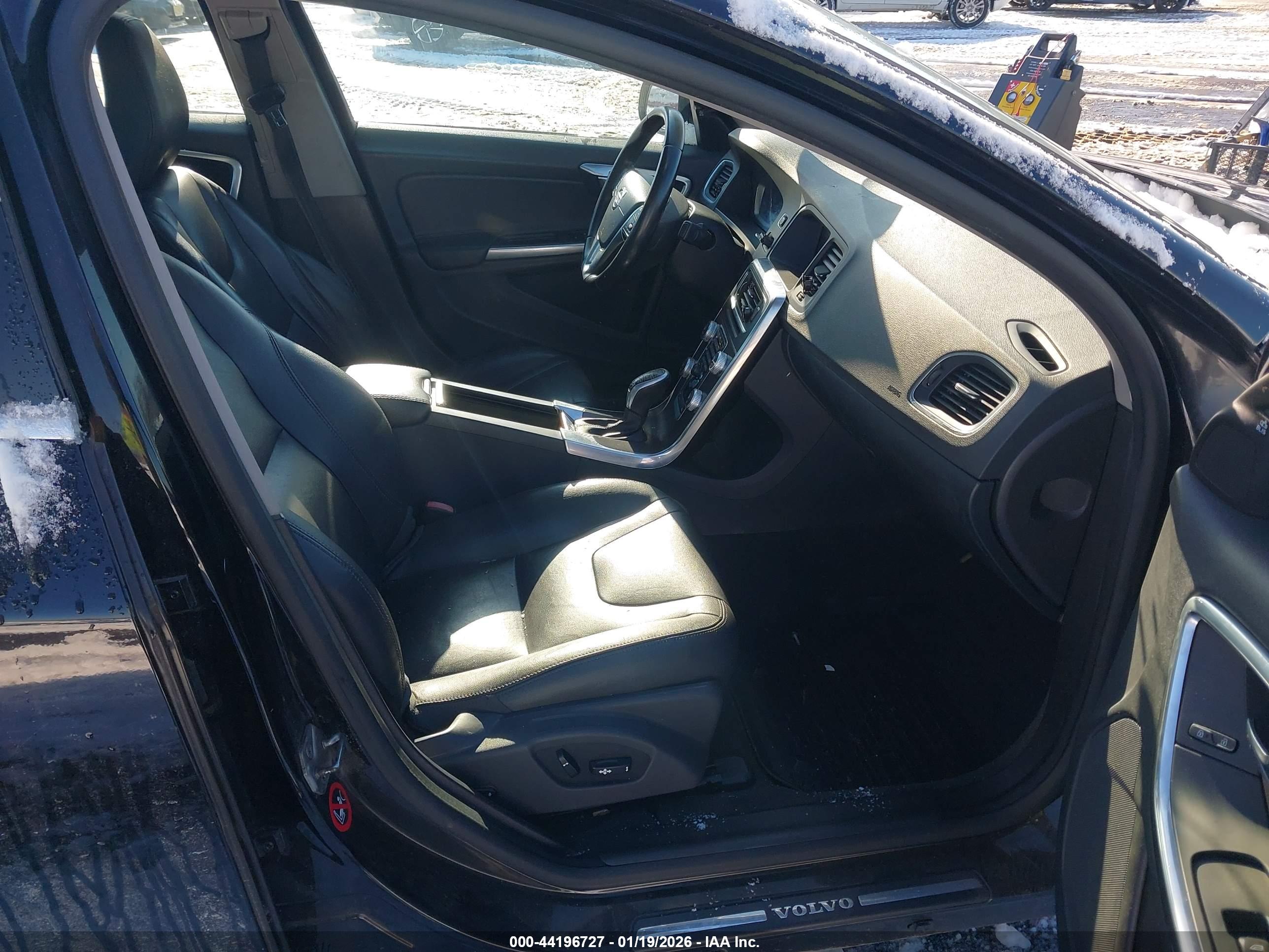 VOLVO S60 image 5