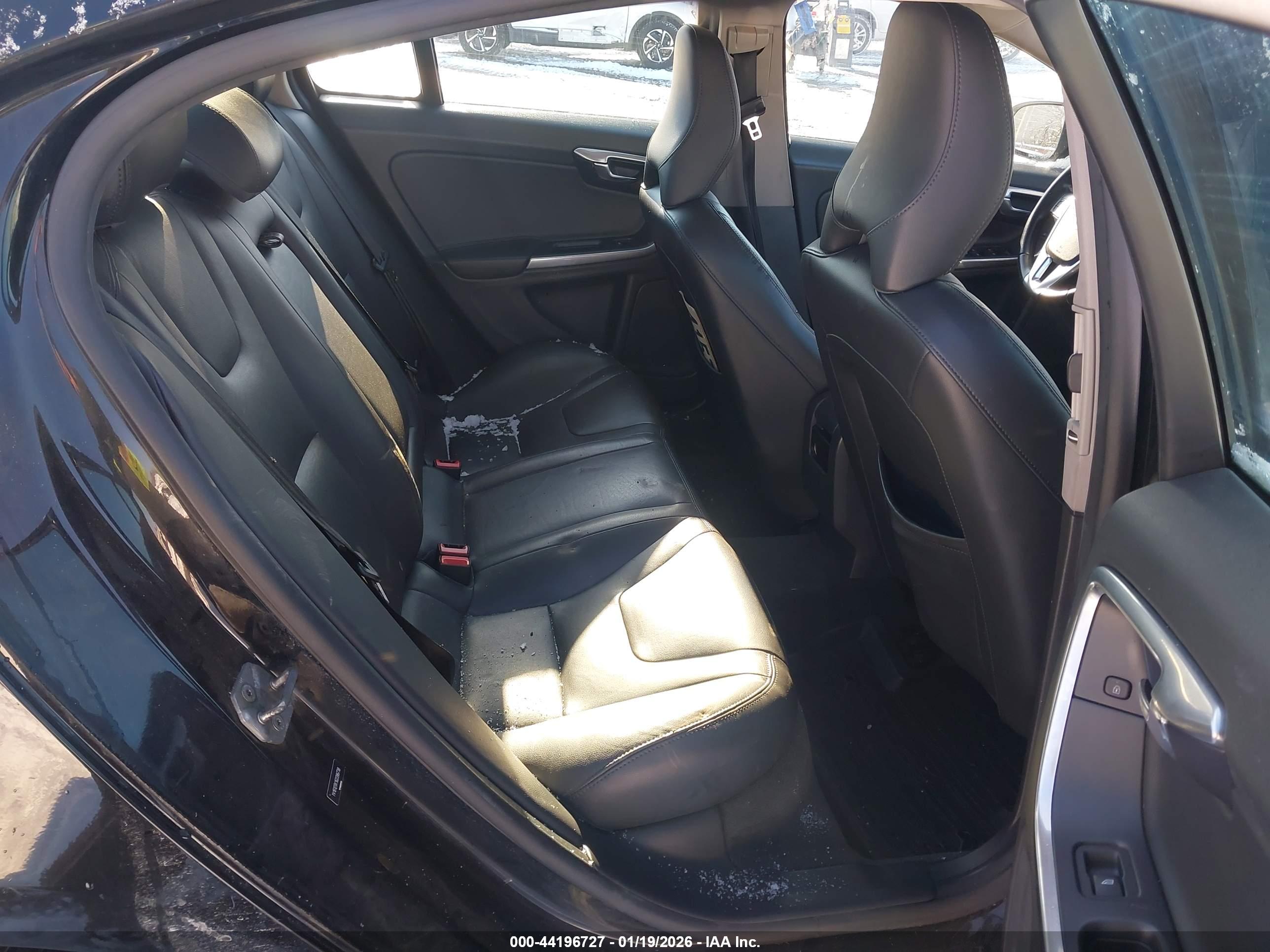VOLVO S60 image 8