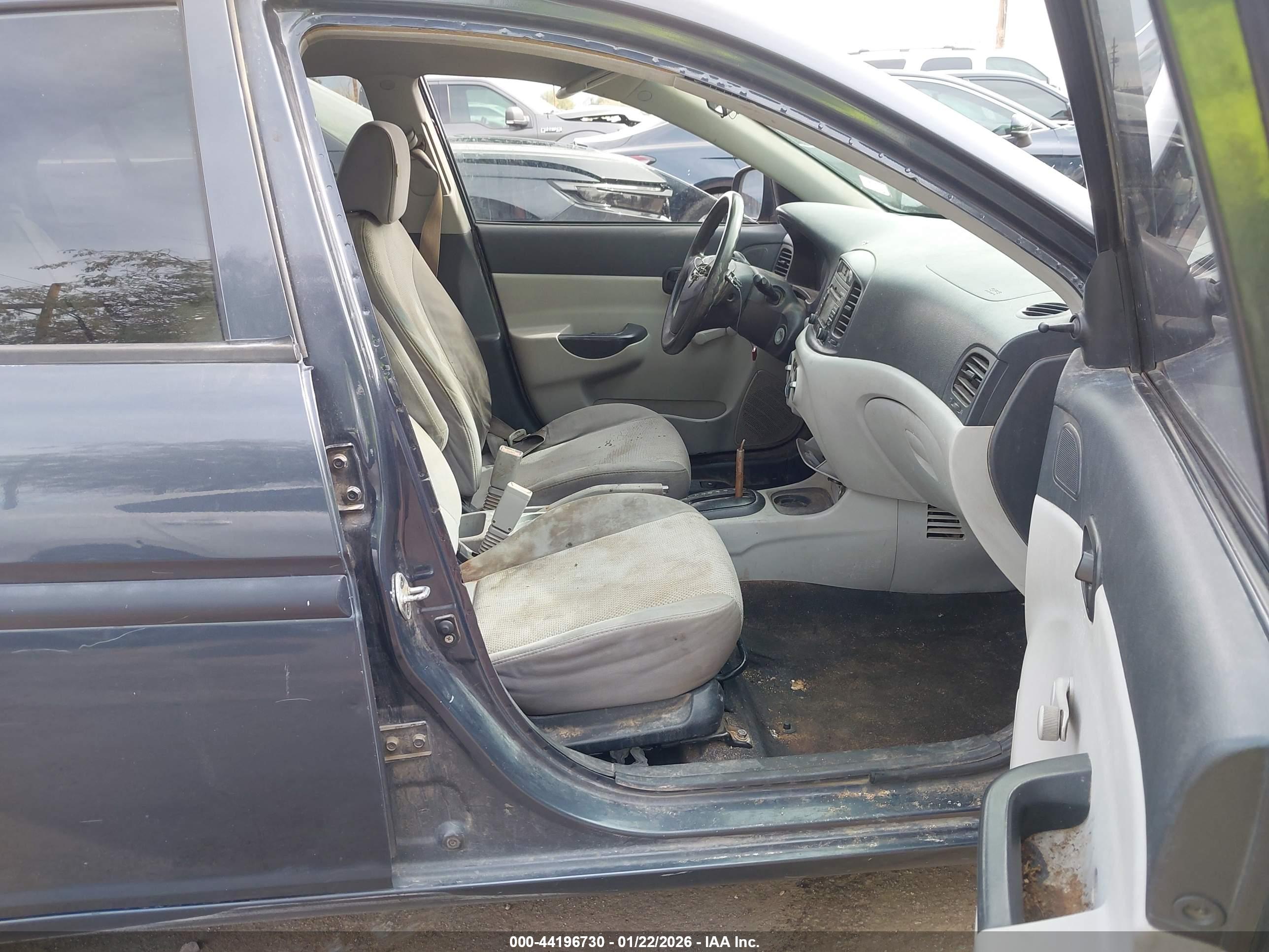 HYUNDAI ACCENT image 5