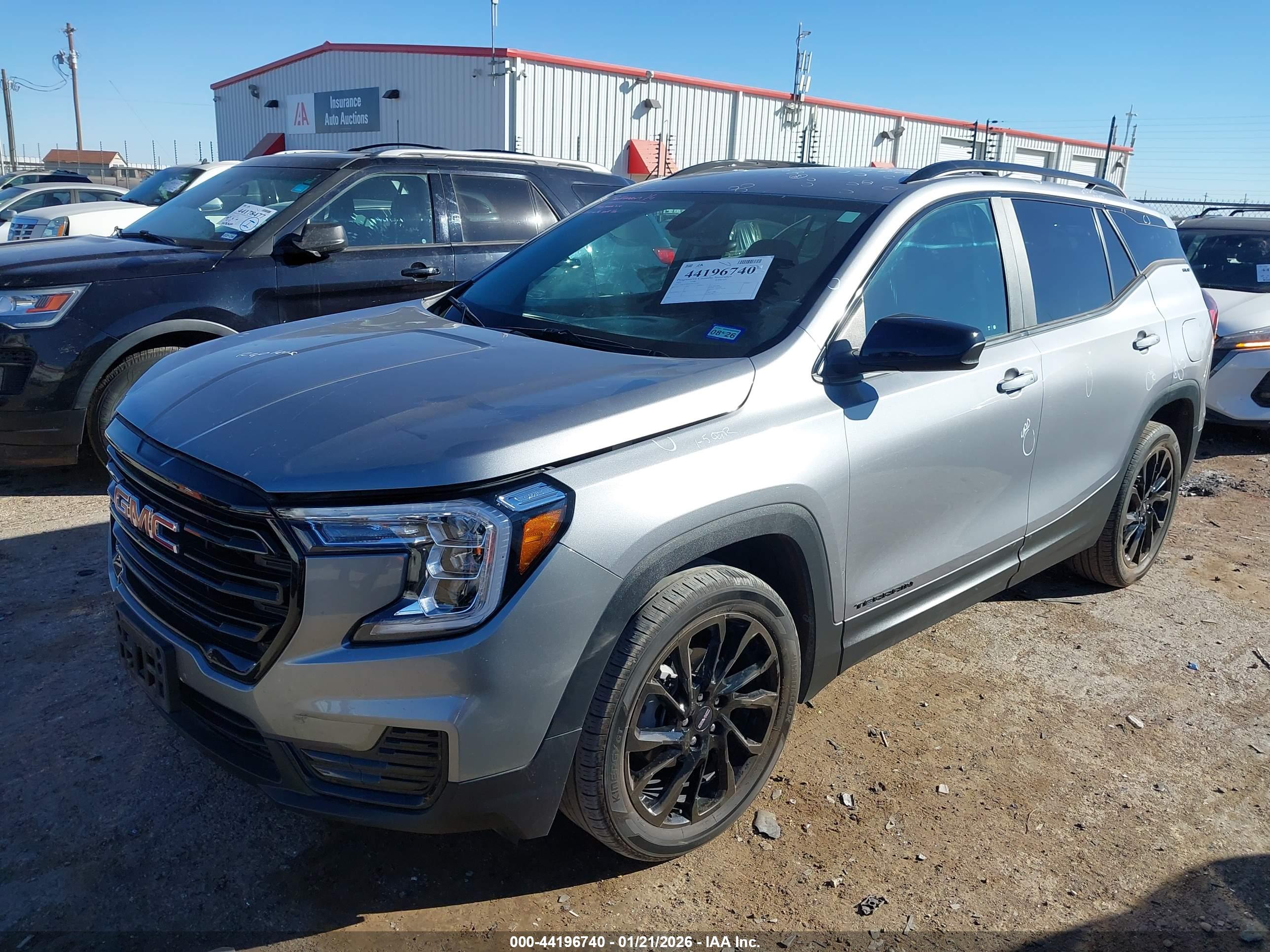 GMC TERRAIN image 2
