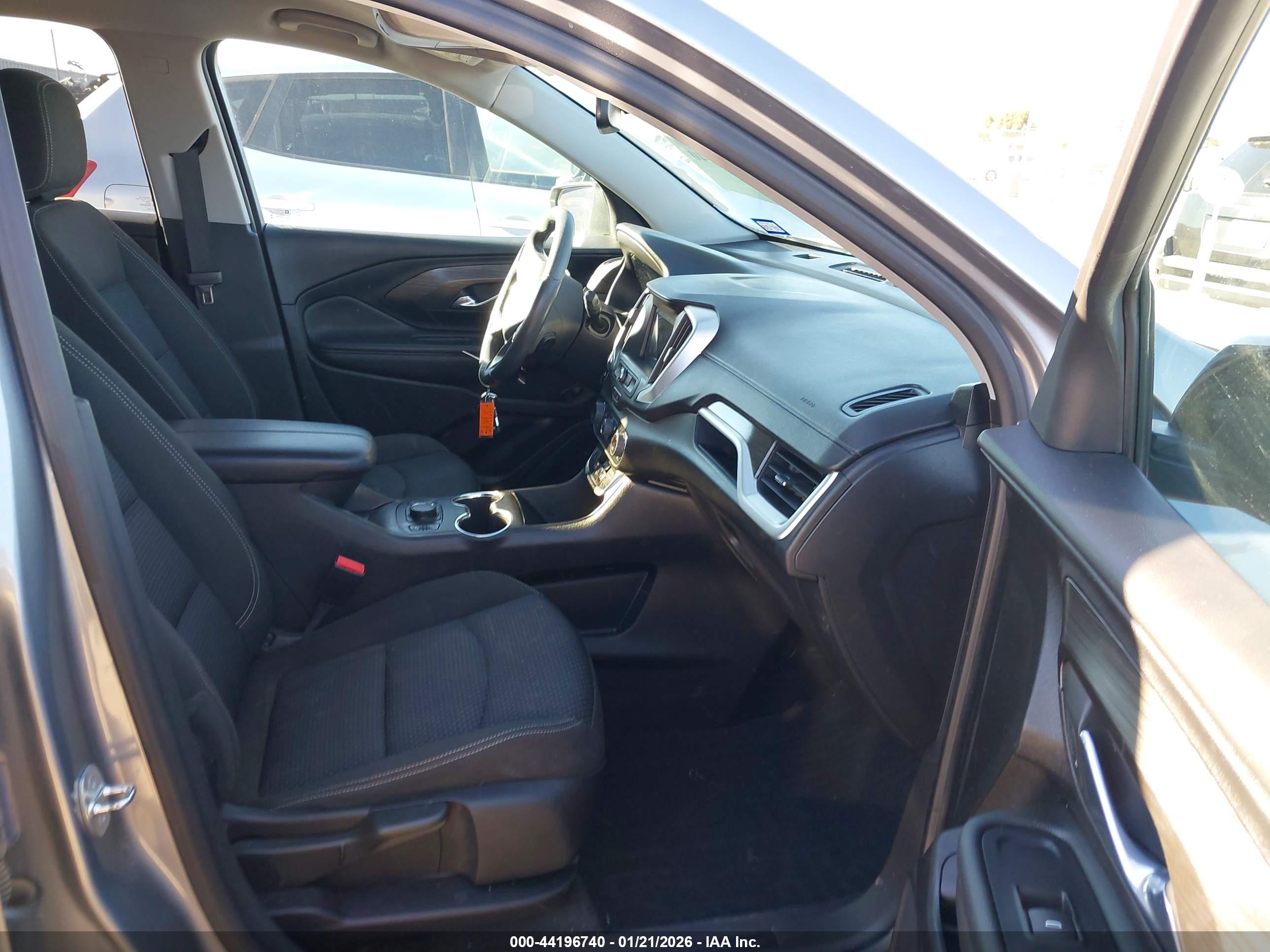 GMC TERRAIN image 5