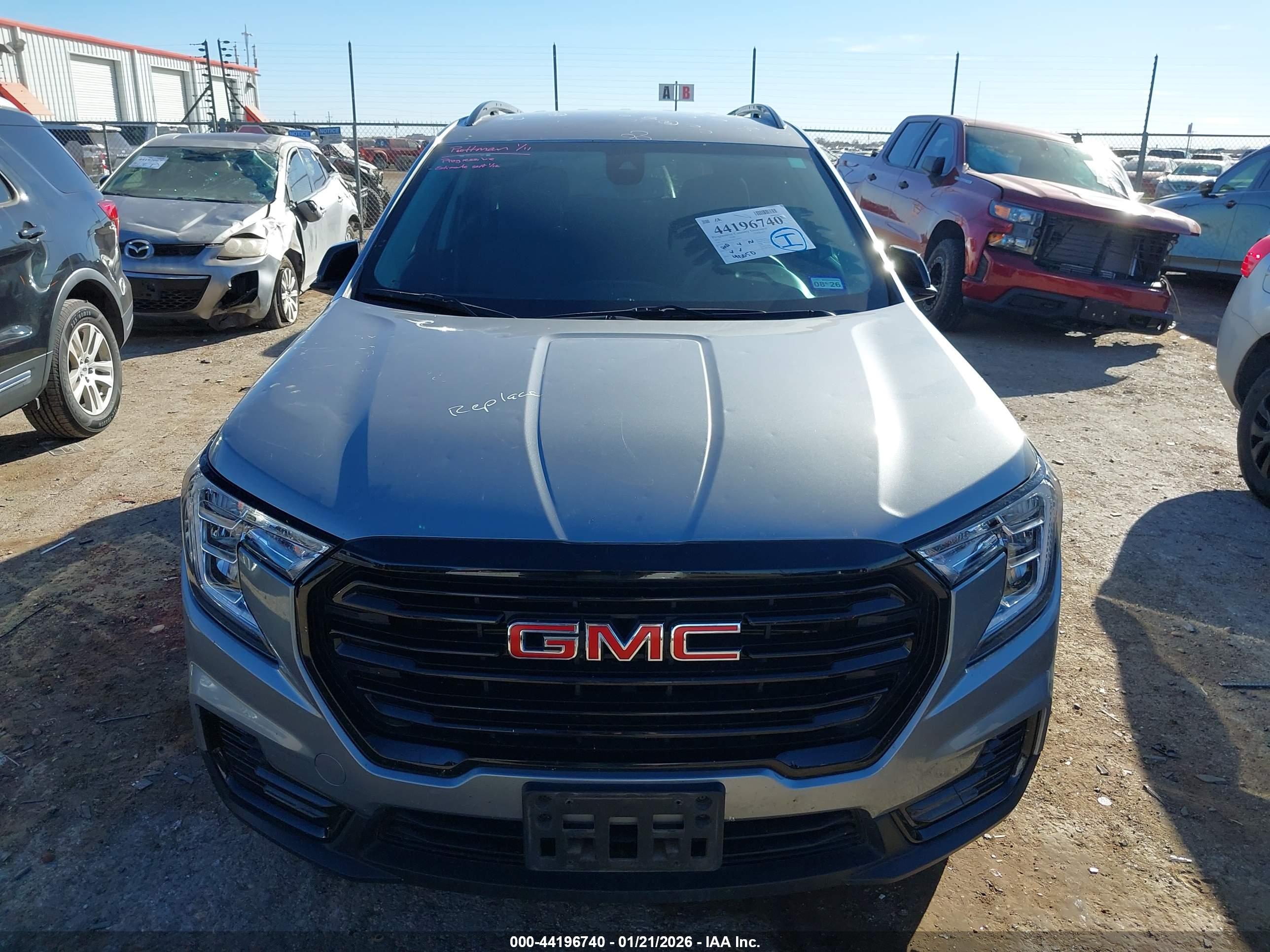 GMC TERRAIN image 6