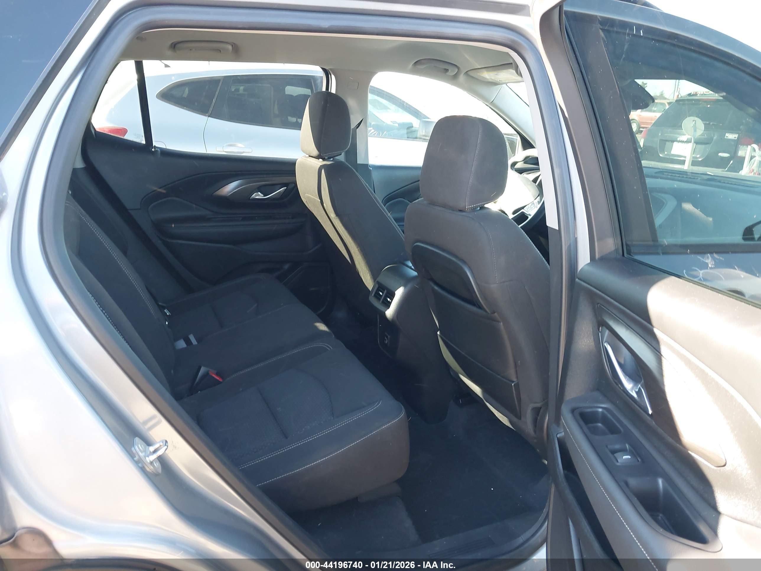 GMC TERRAIN image 8