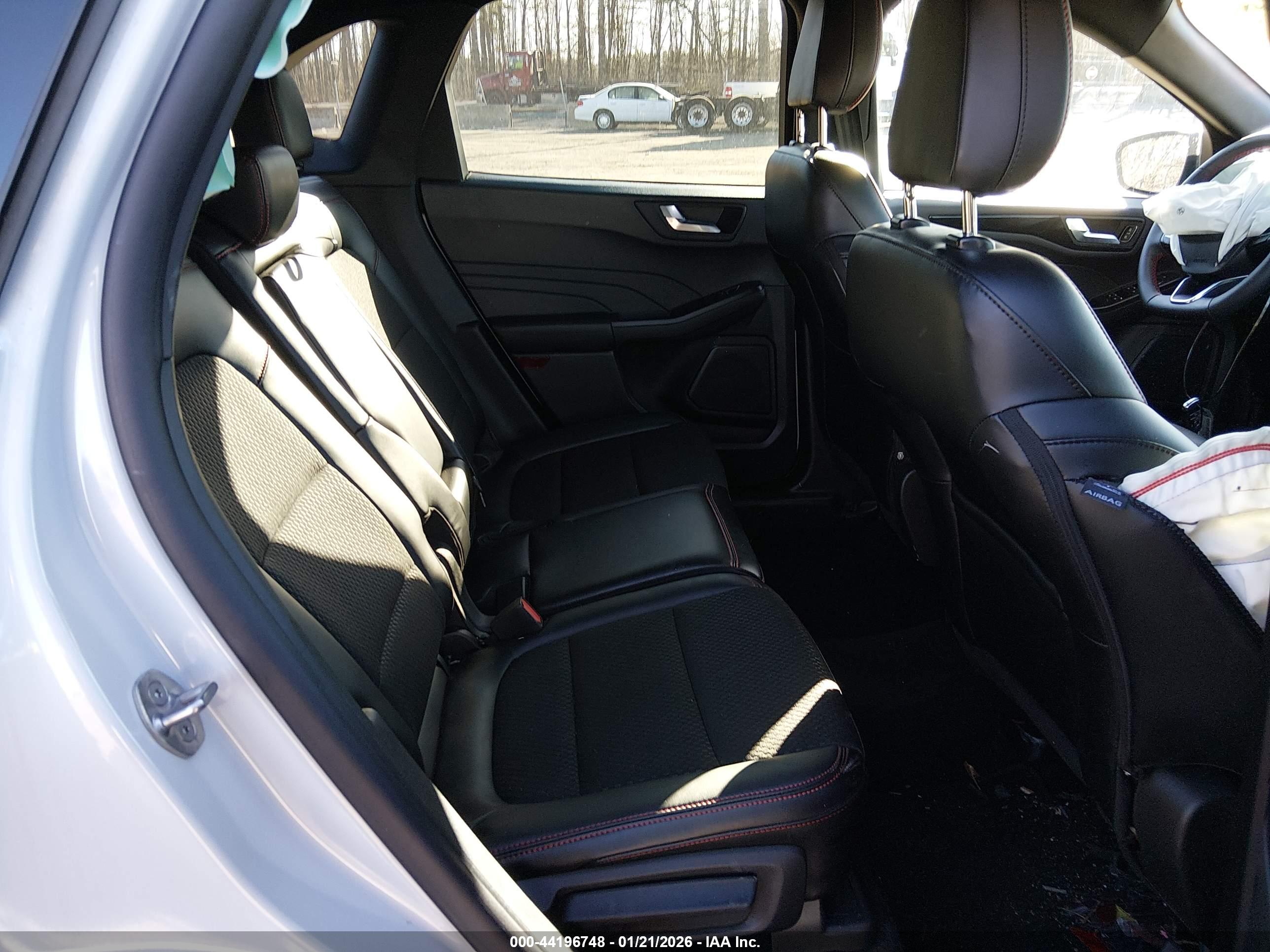 FORD ESCAPE image 8