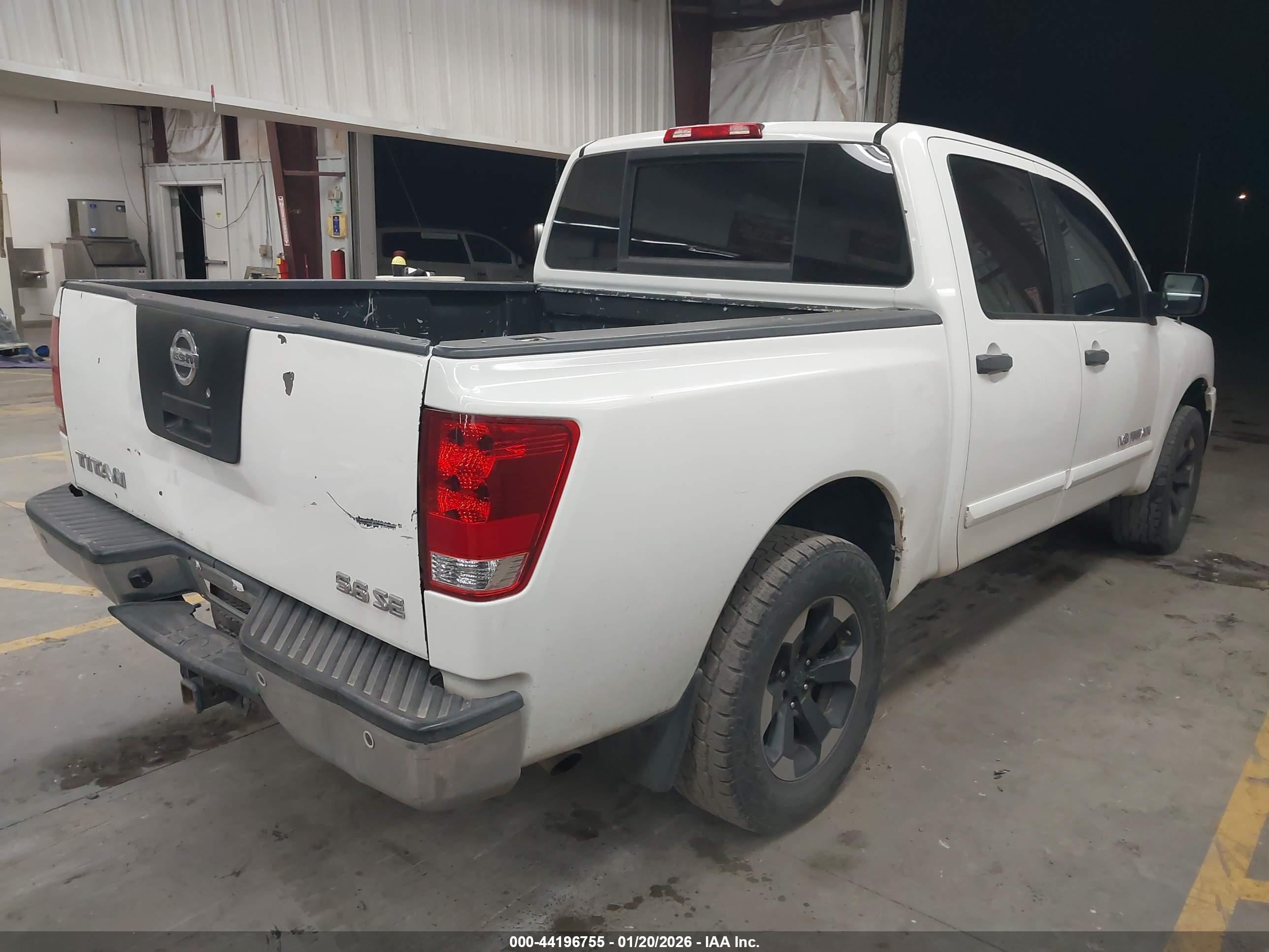NISSAN TITAN image 4