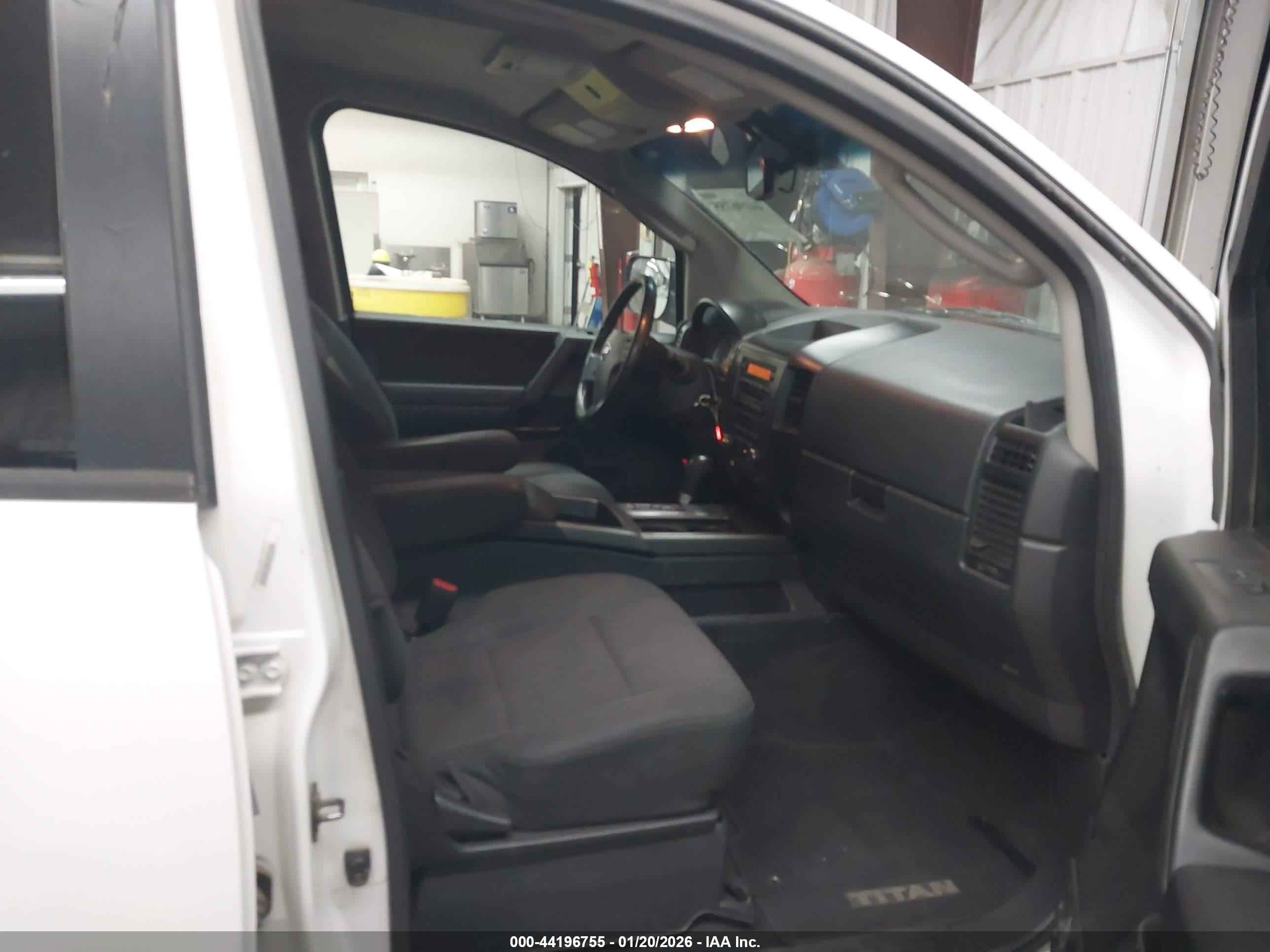 NISSAN TITAN image 5
