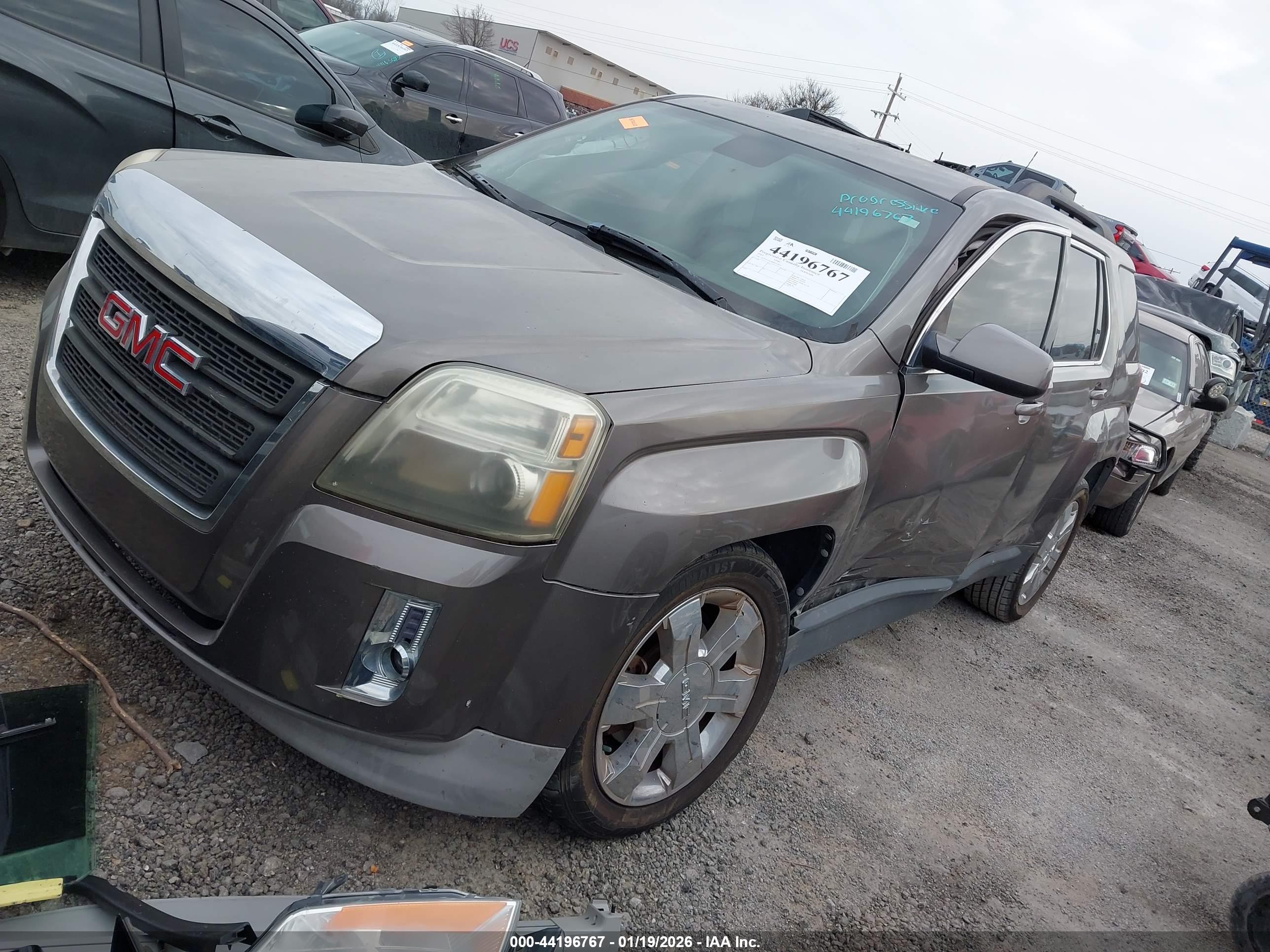 GMC TERRAIN image 2