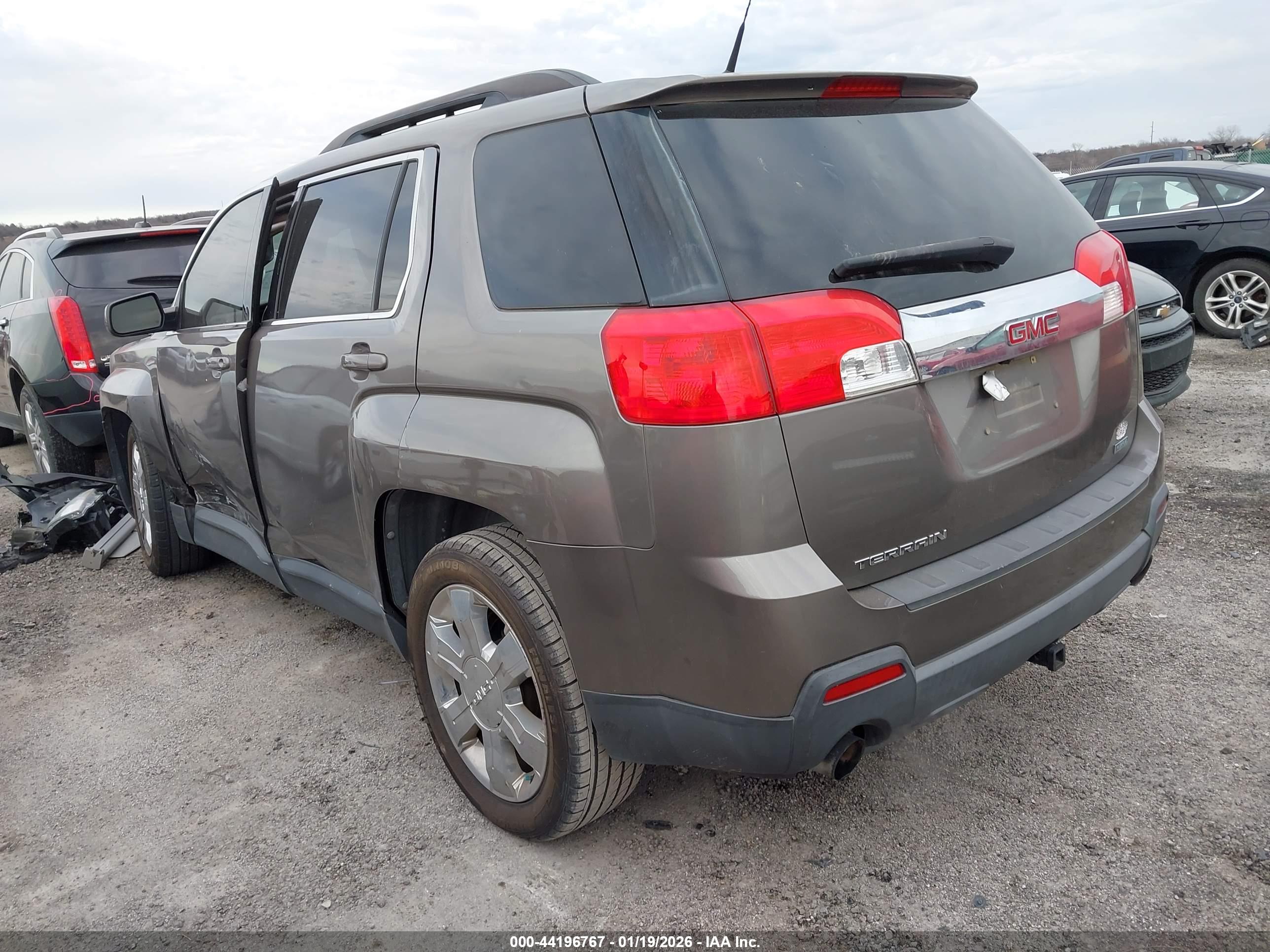 GMC TERRAIN image 3