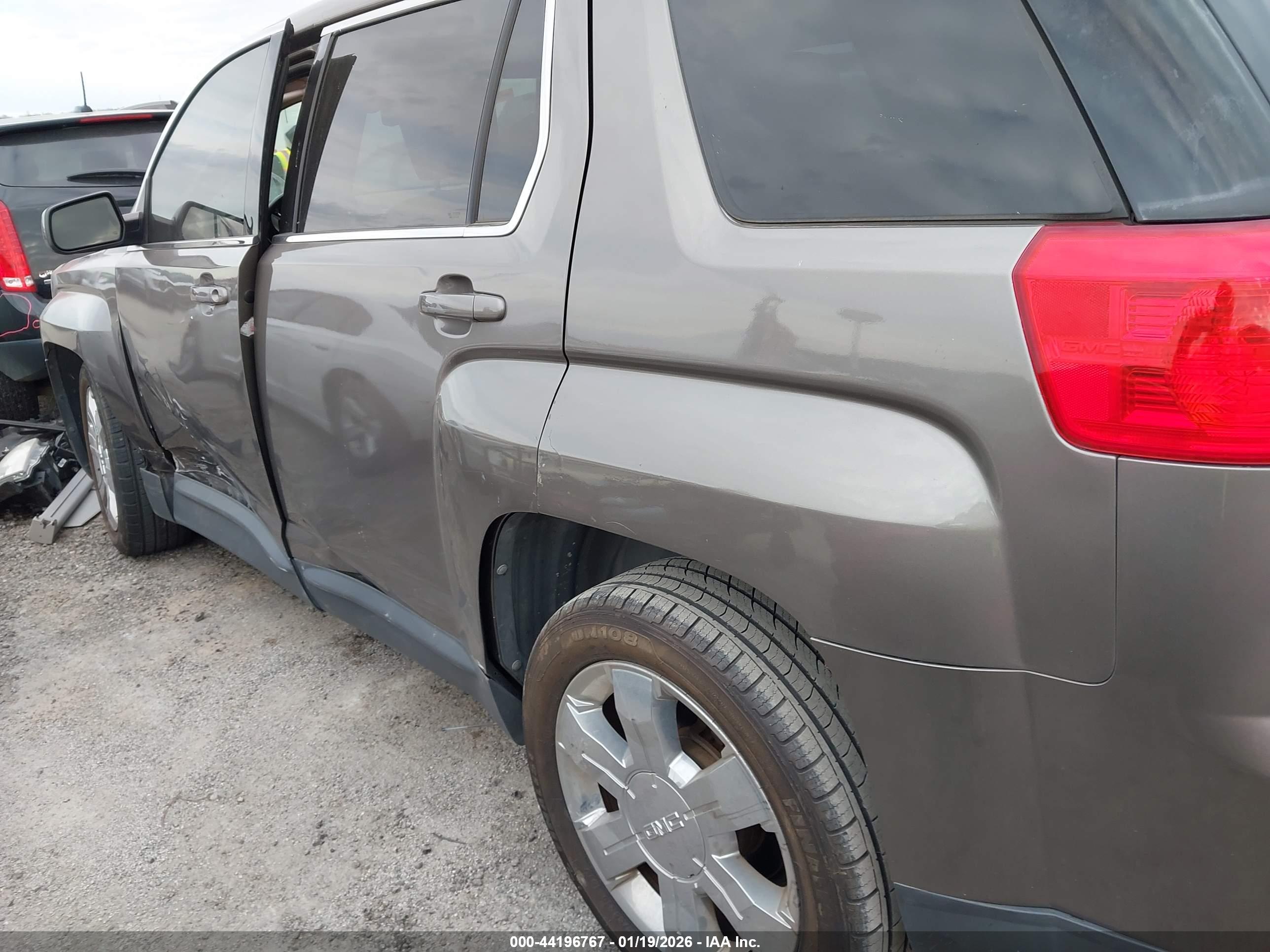 GMC TERRAIN image 6
