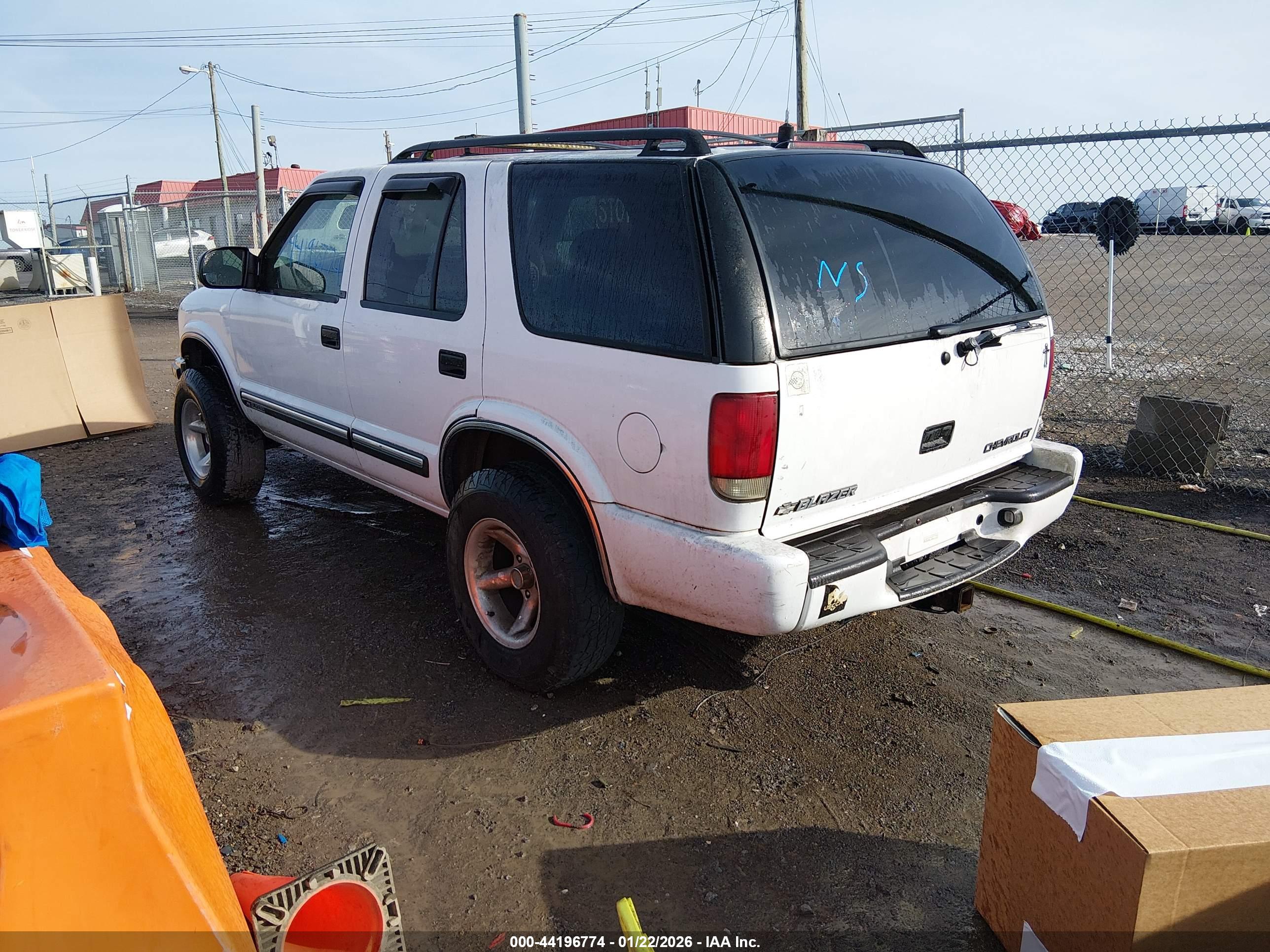 CHEVROLET BLAZER image 3