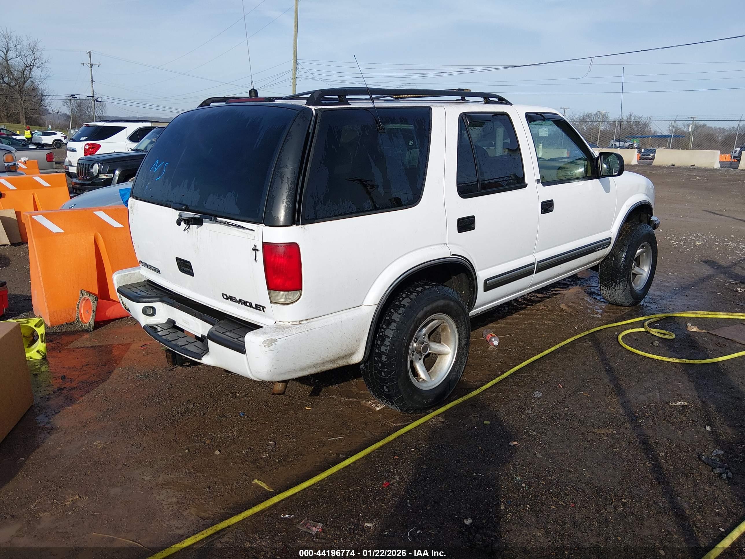 CHEVROLET BLAZER image 4