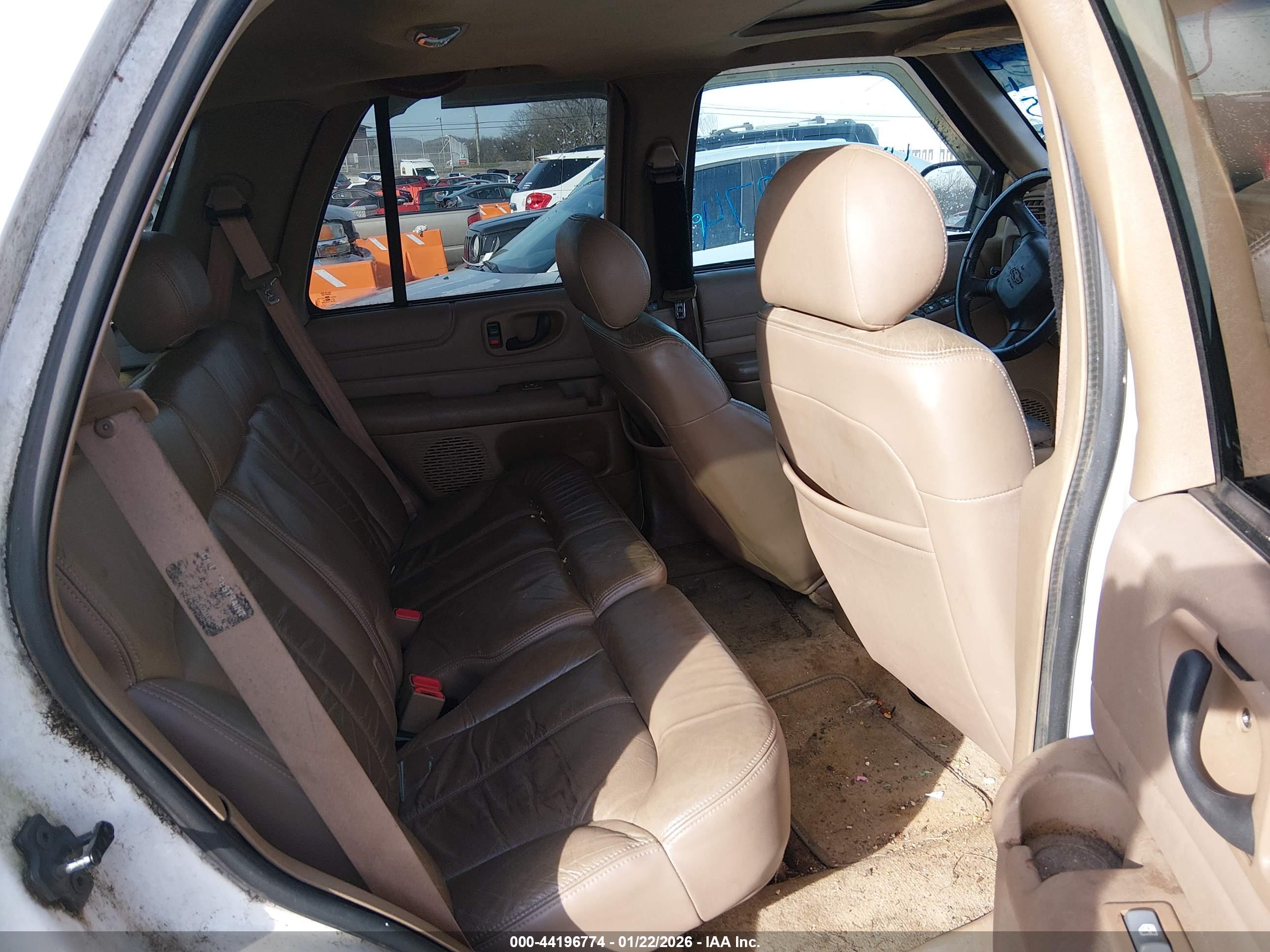 CHEVROLET BLAZER image 8