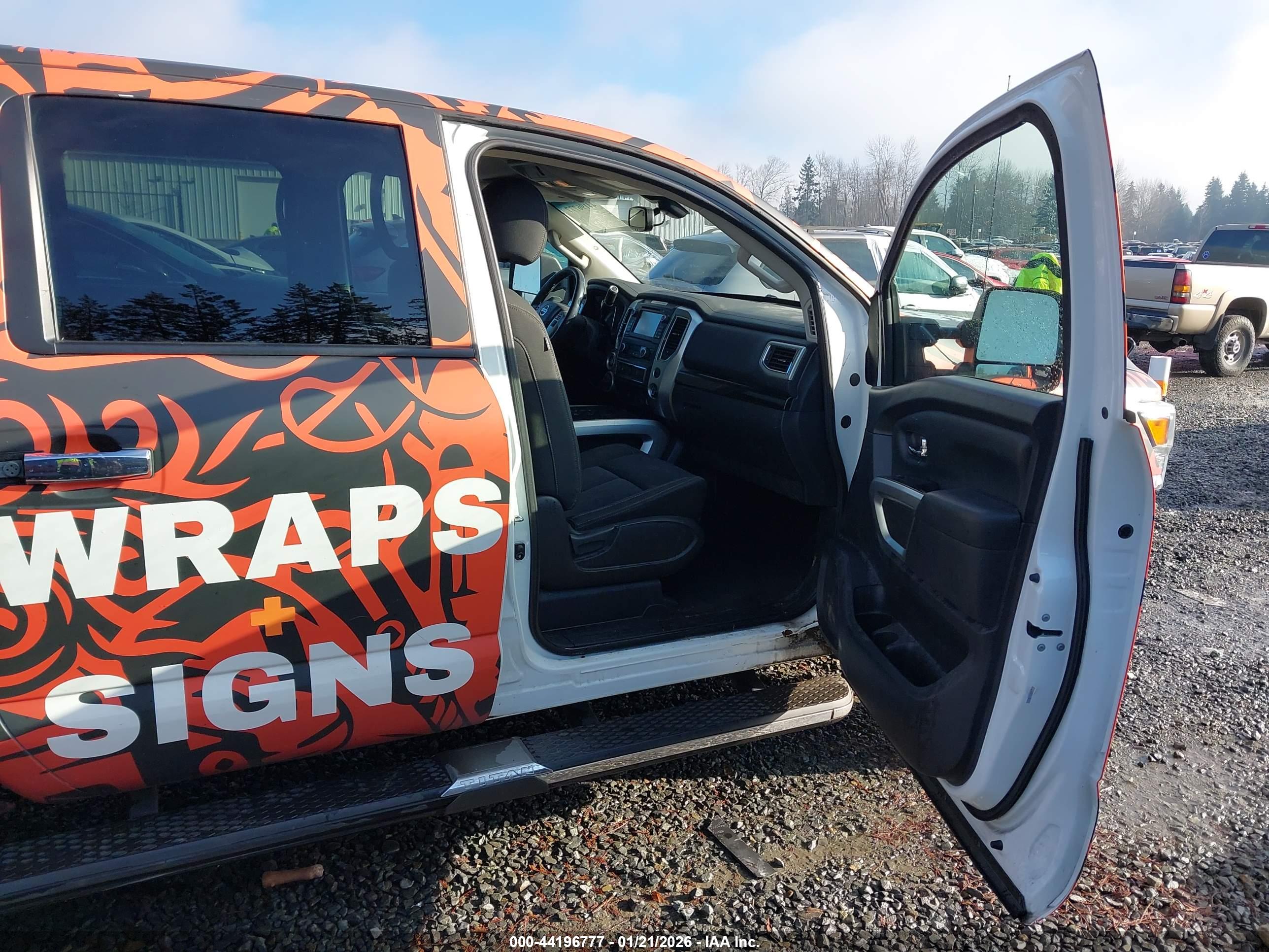 NISSAN TITAN image 5