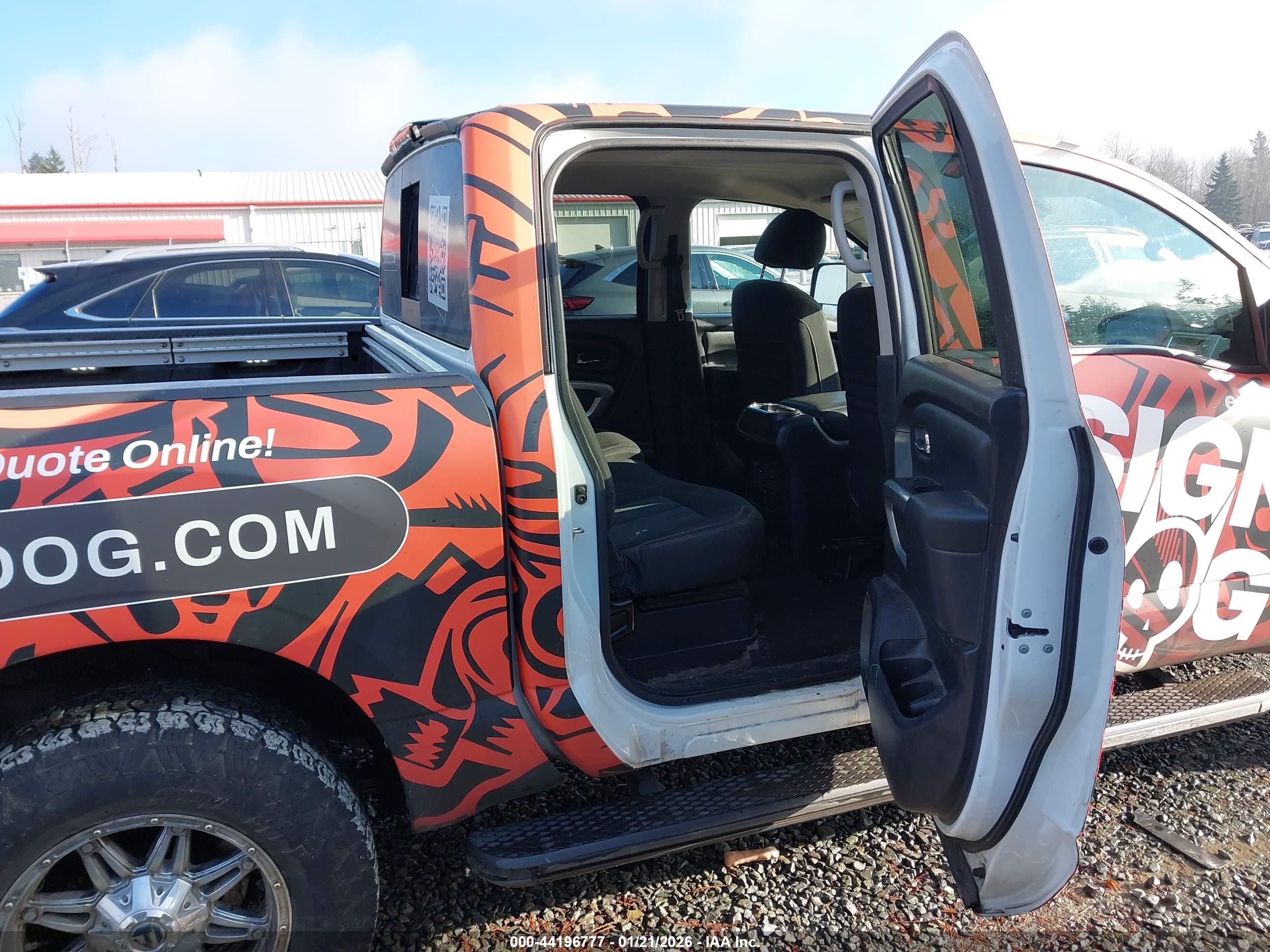 NISSAN TITAN image 8