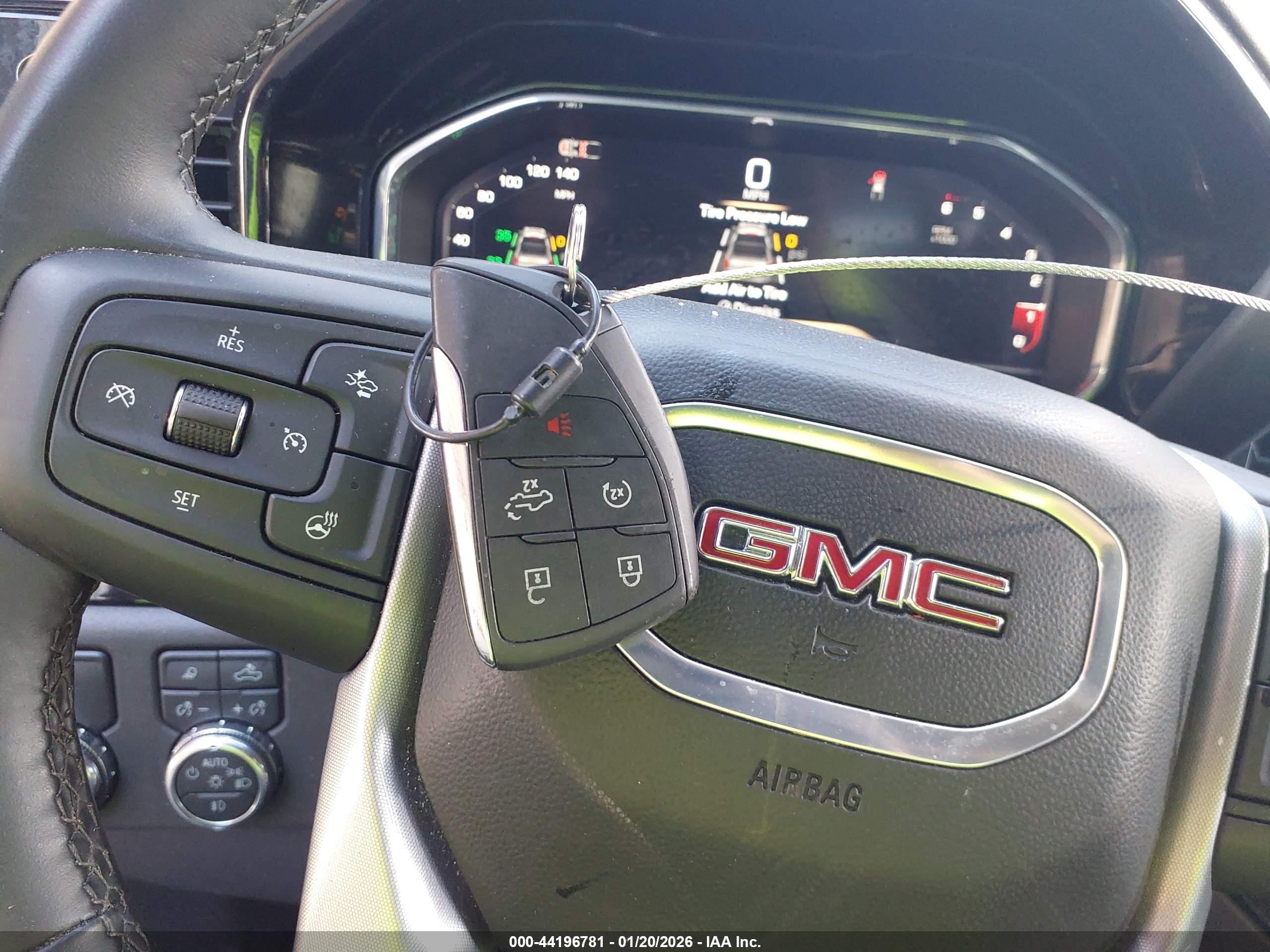 GMC SIERRA image 11