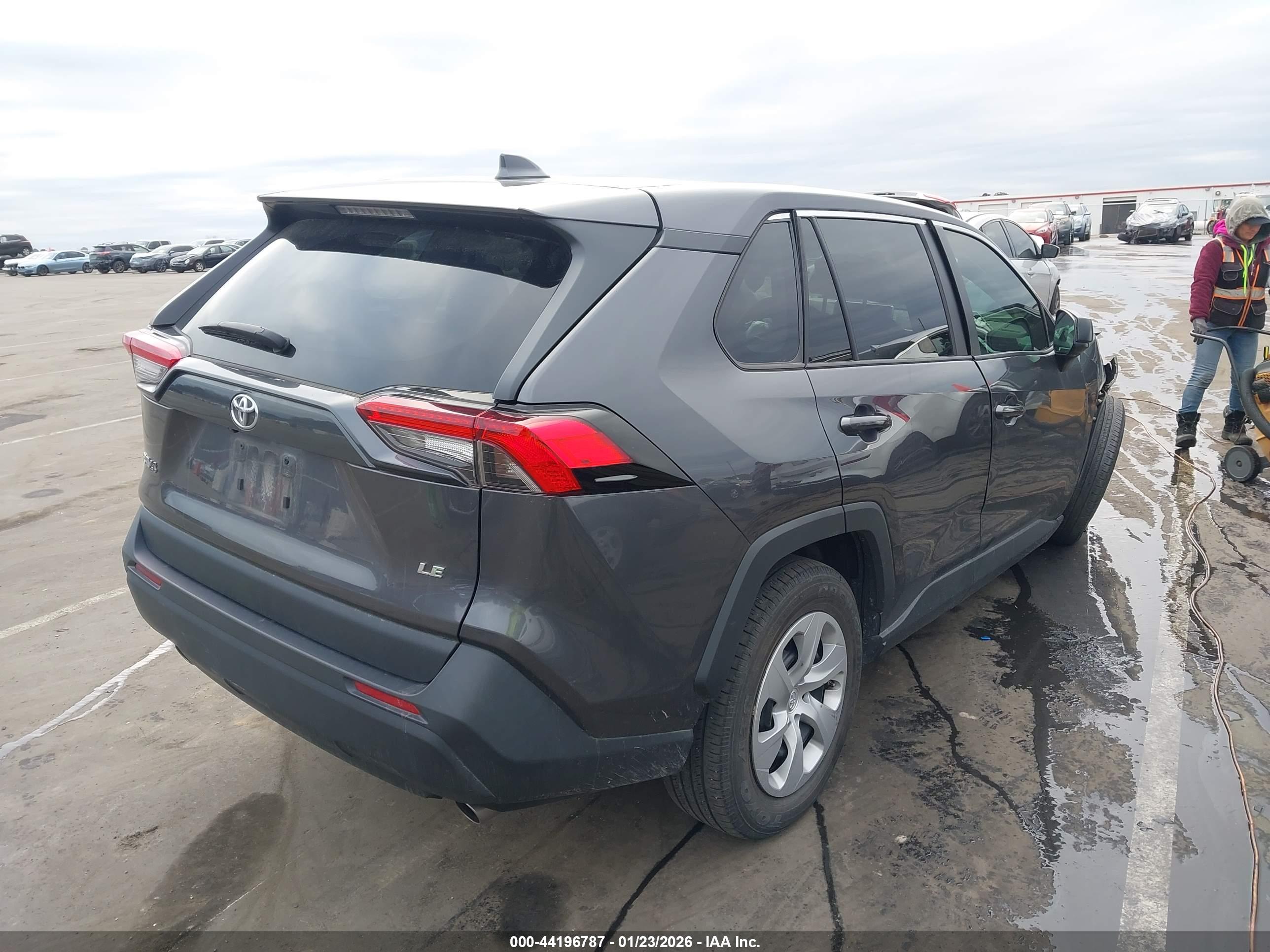 TOYOTA RAV4 image 4