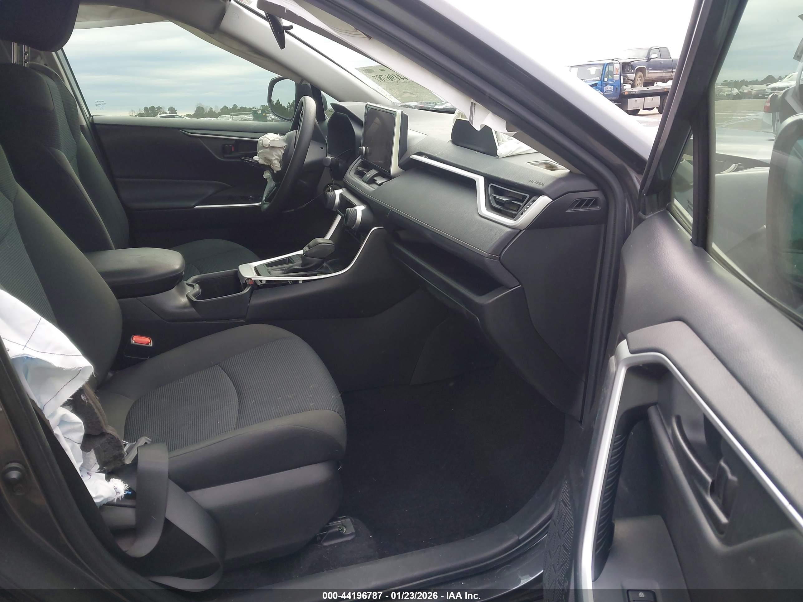 TOYOTA RAV4 image 5