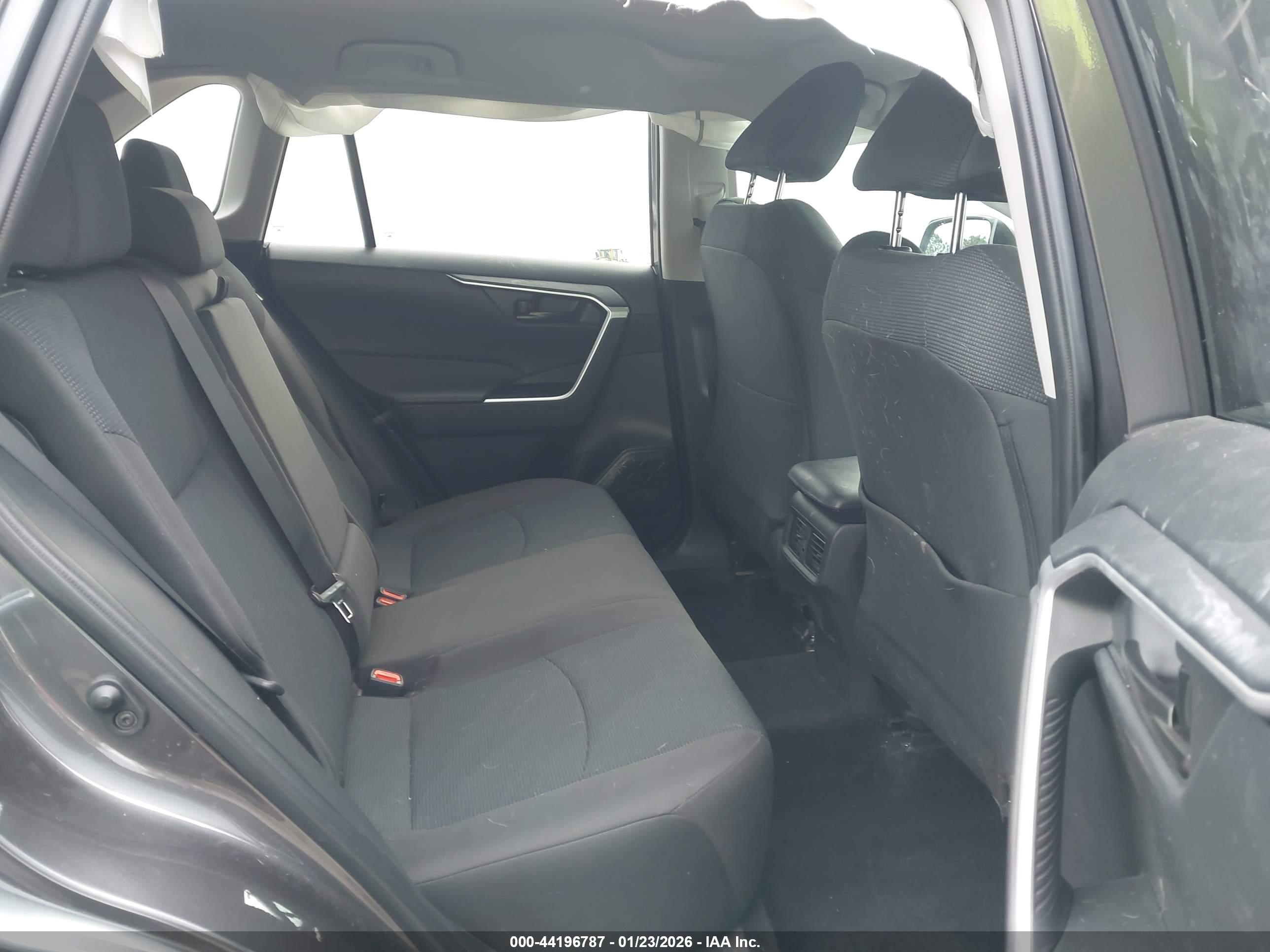 TOYOTA RAV4 image 8