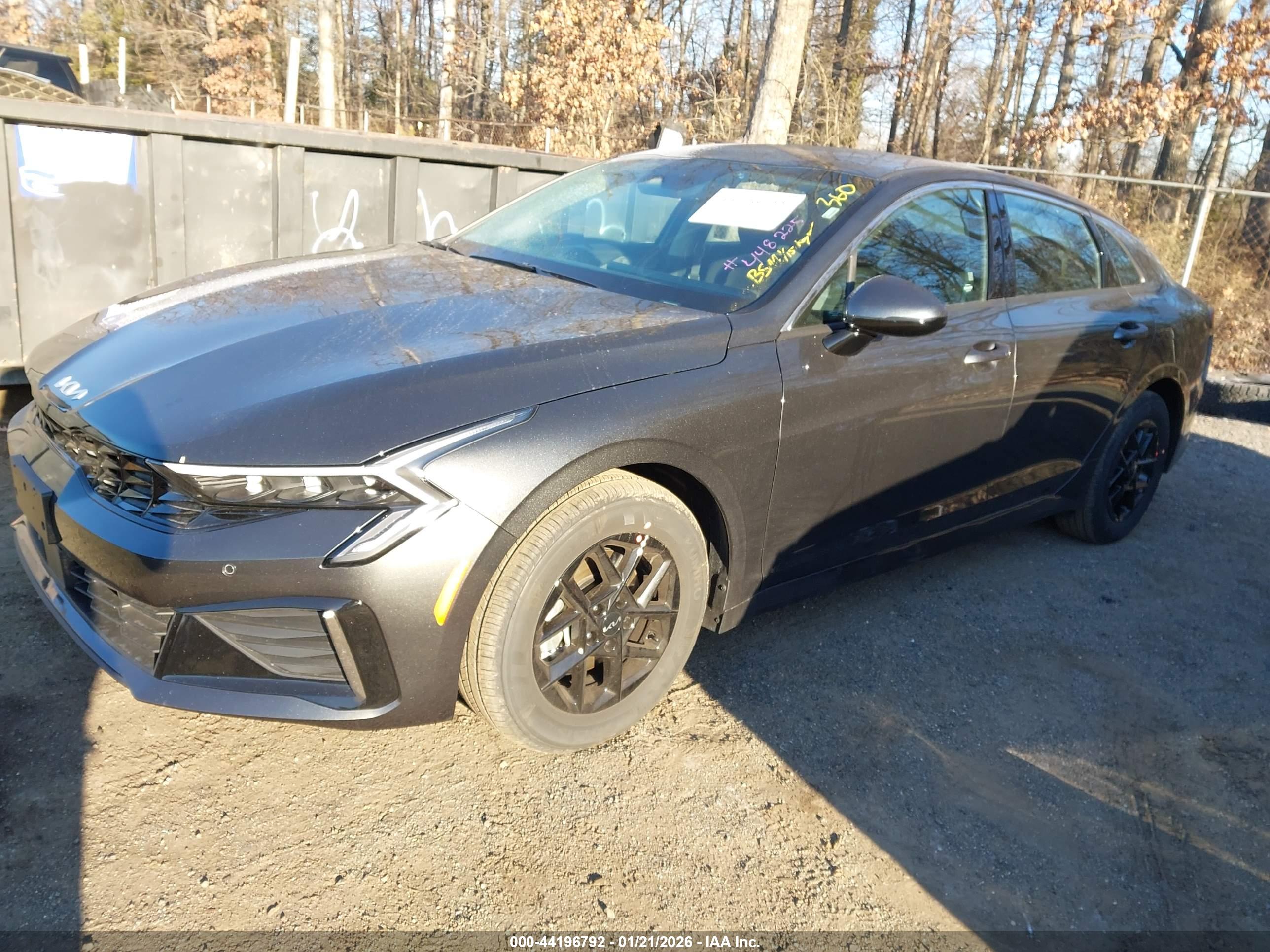 KIA K5 image 2