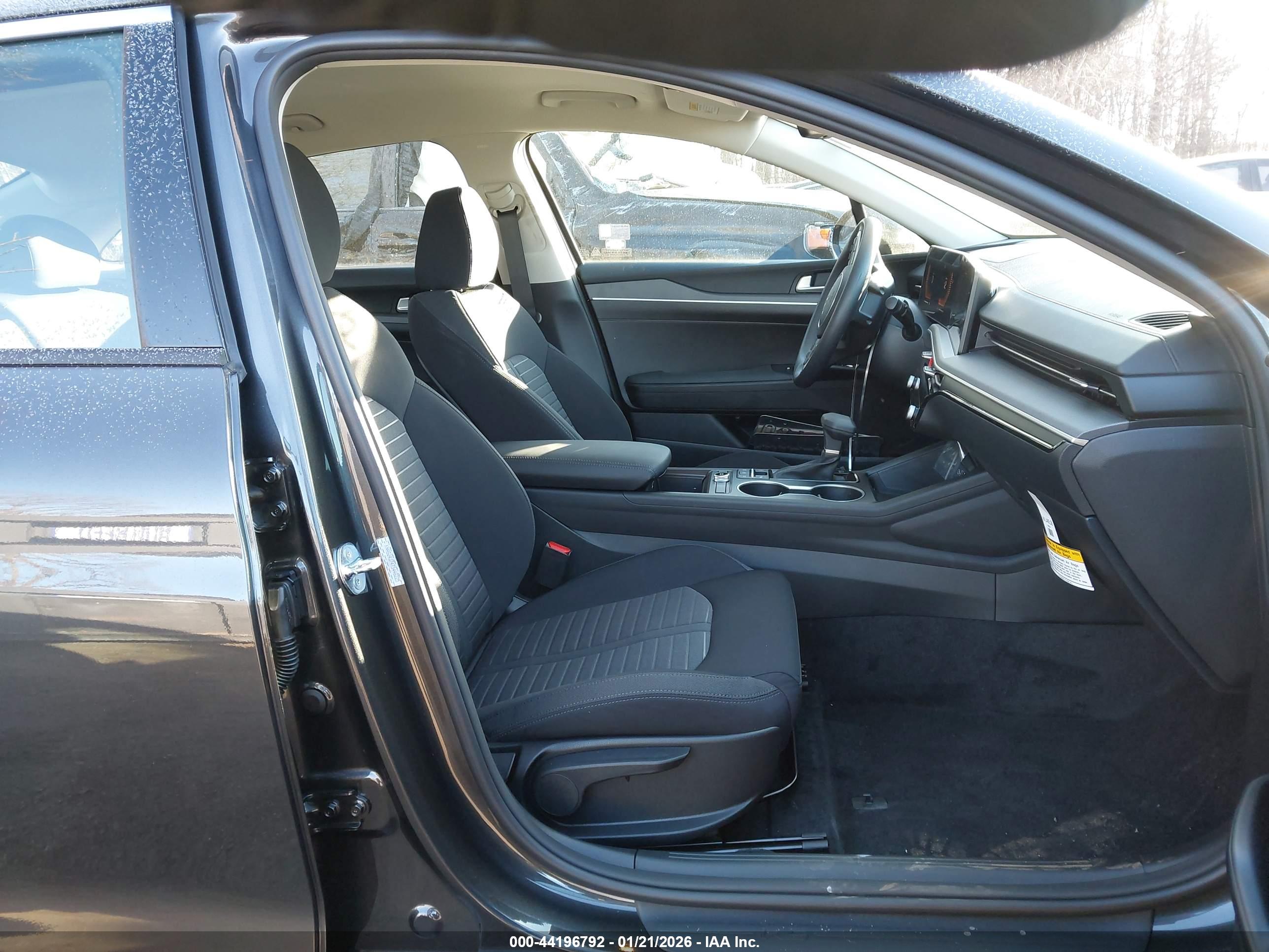 KIA K5 image 5
