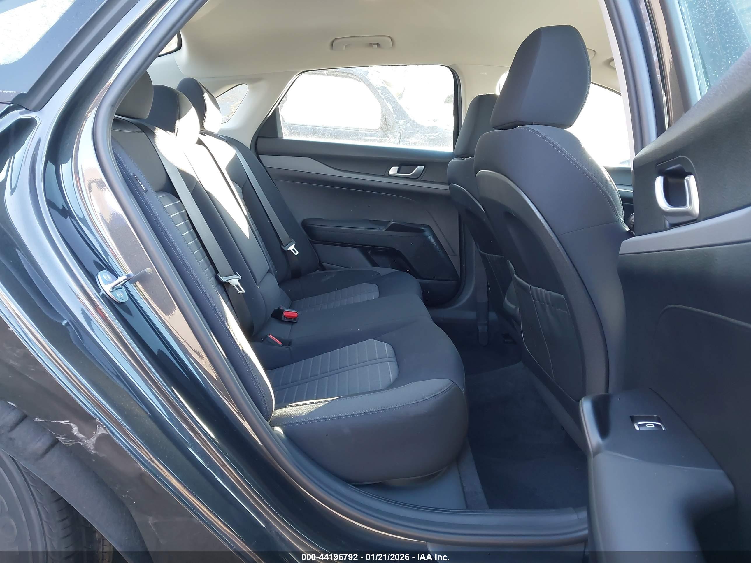 KIA K5 image 8