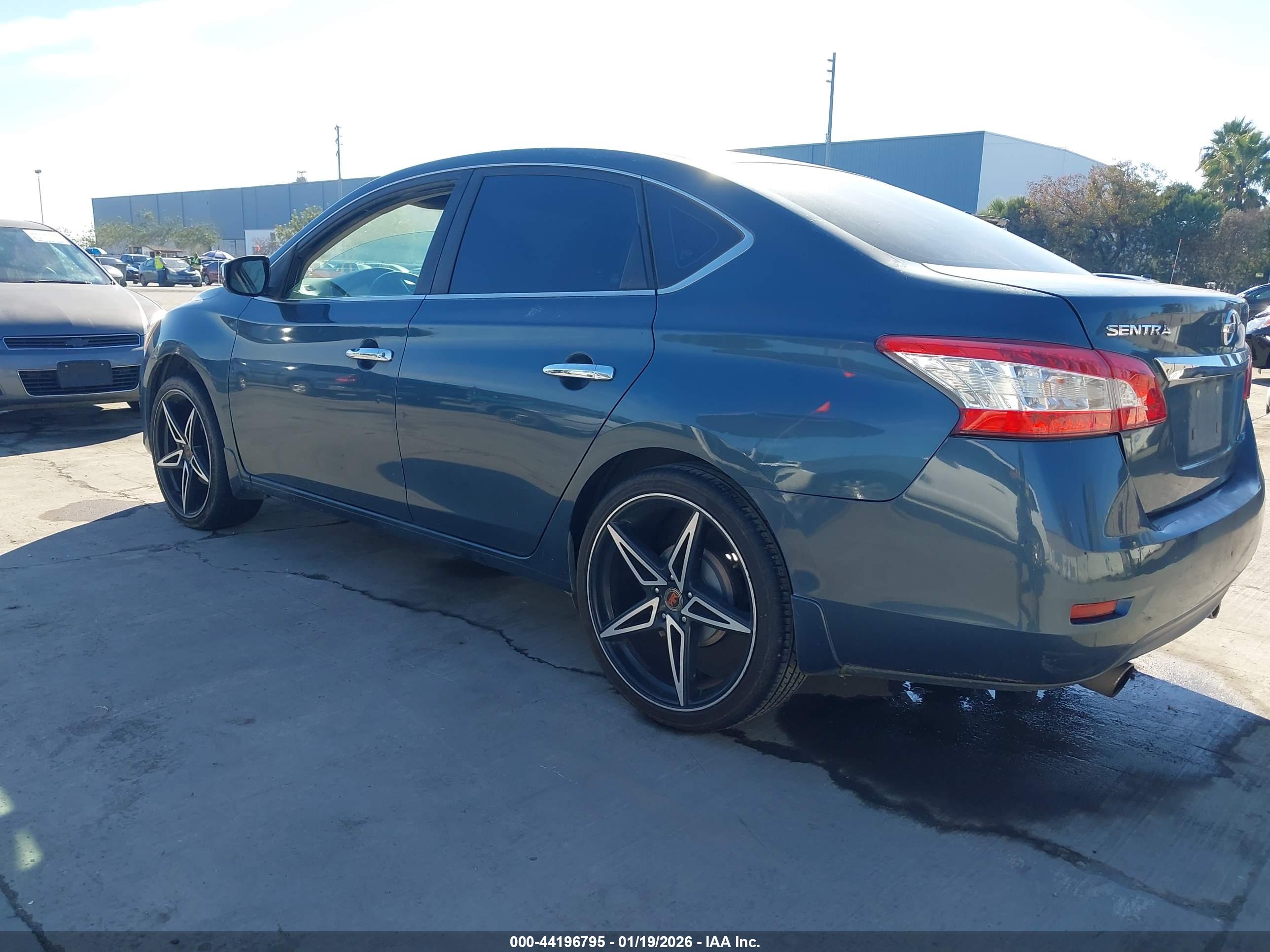 NISSAN SENTRA image 3