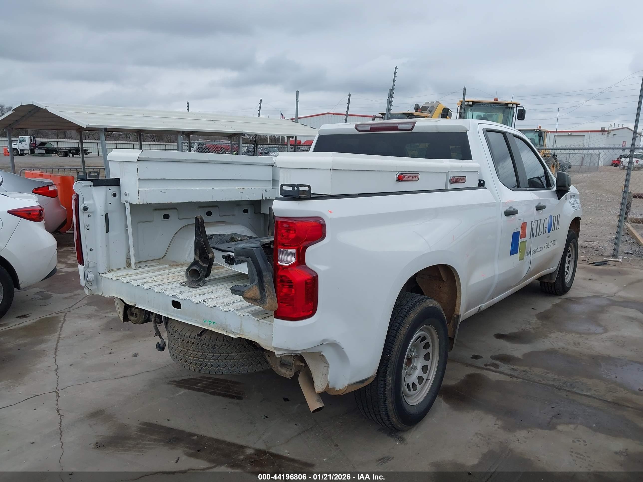 CHEVROLET SILVERADO image 4