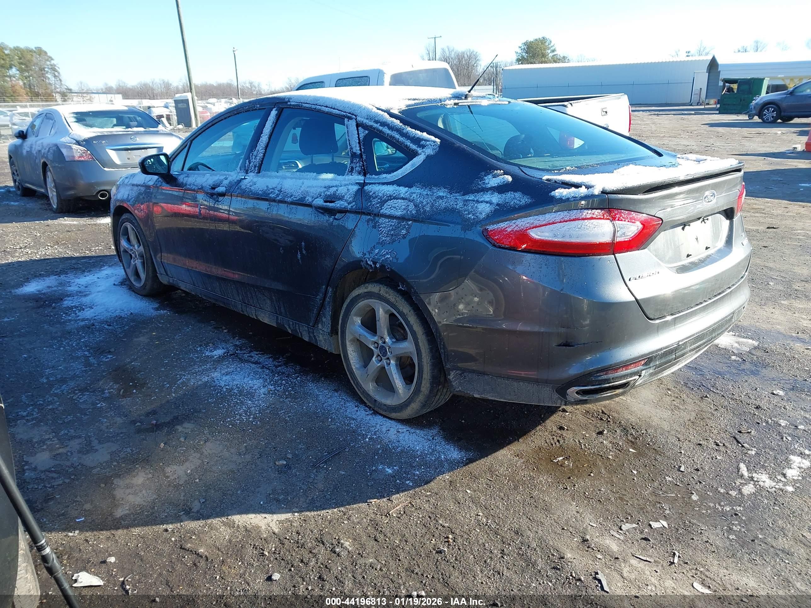 FORD FUSION image 3