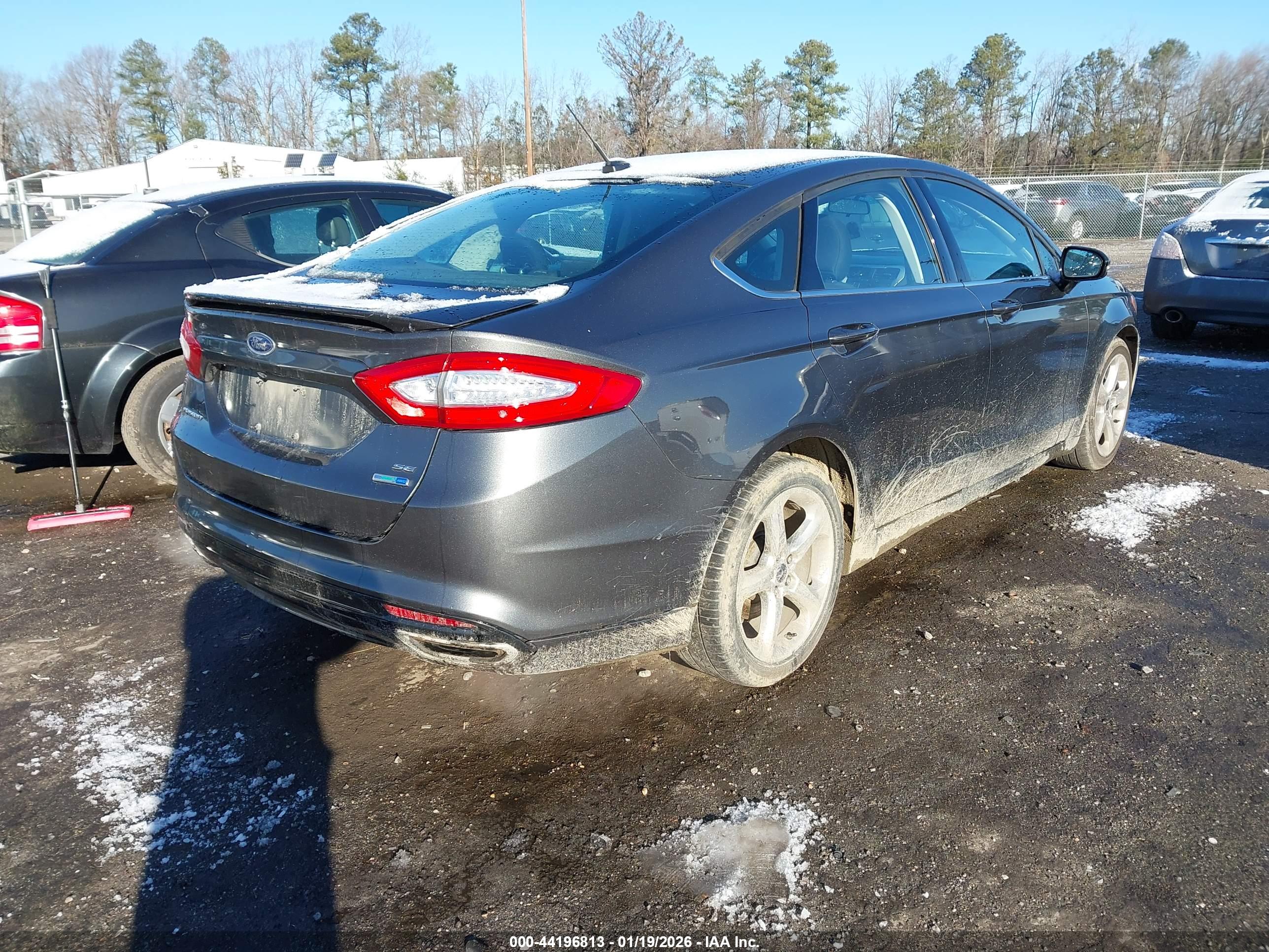 FORD FUSION image 4