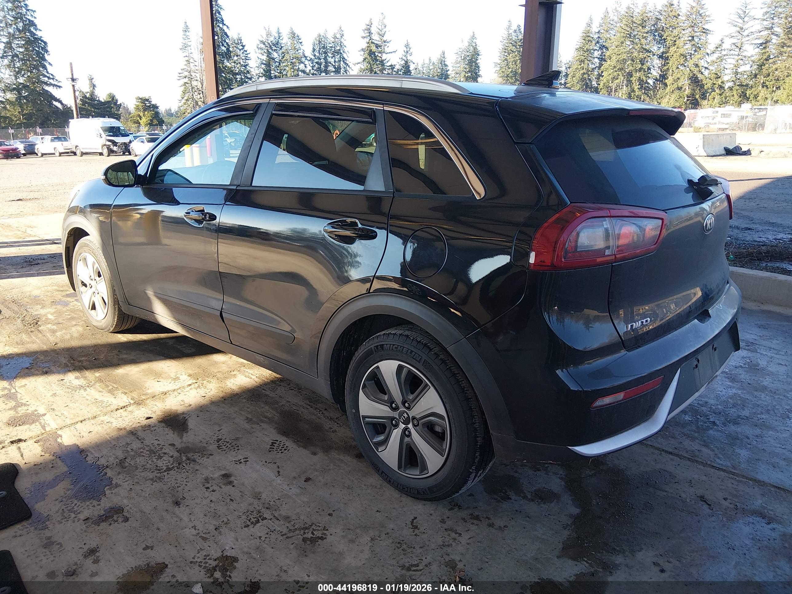 KIA NIRO image 3