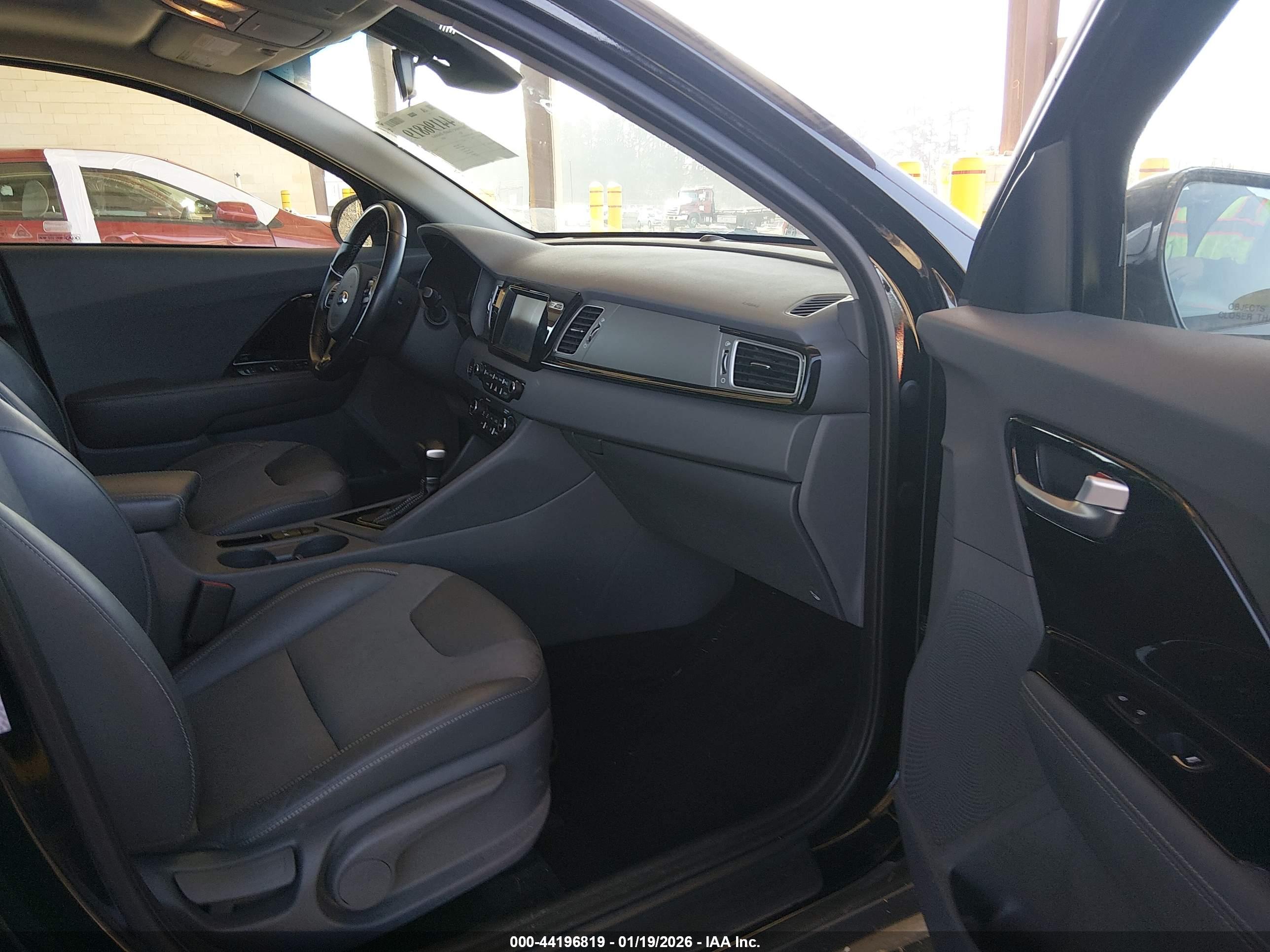 KIA NIRO image 5