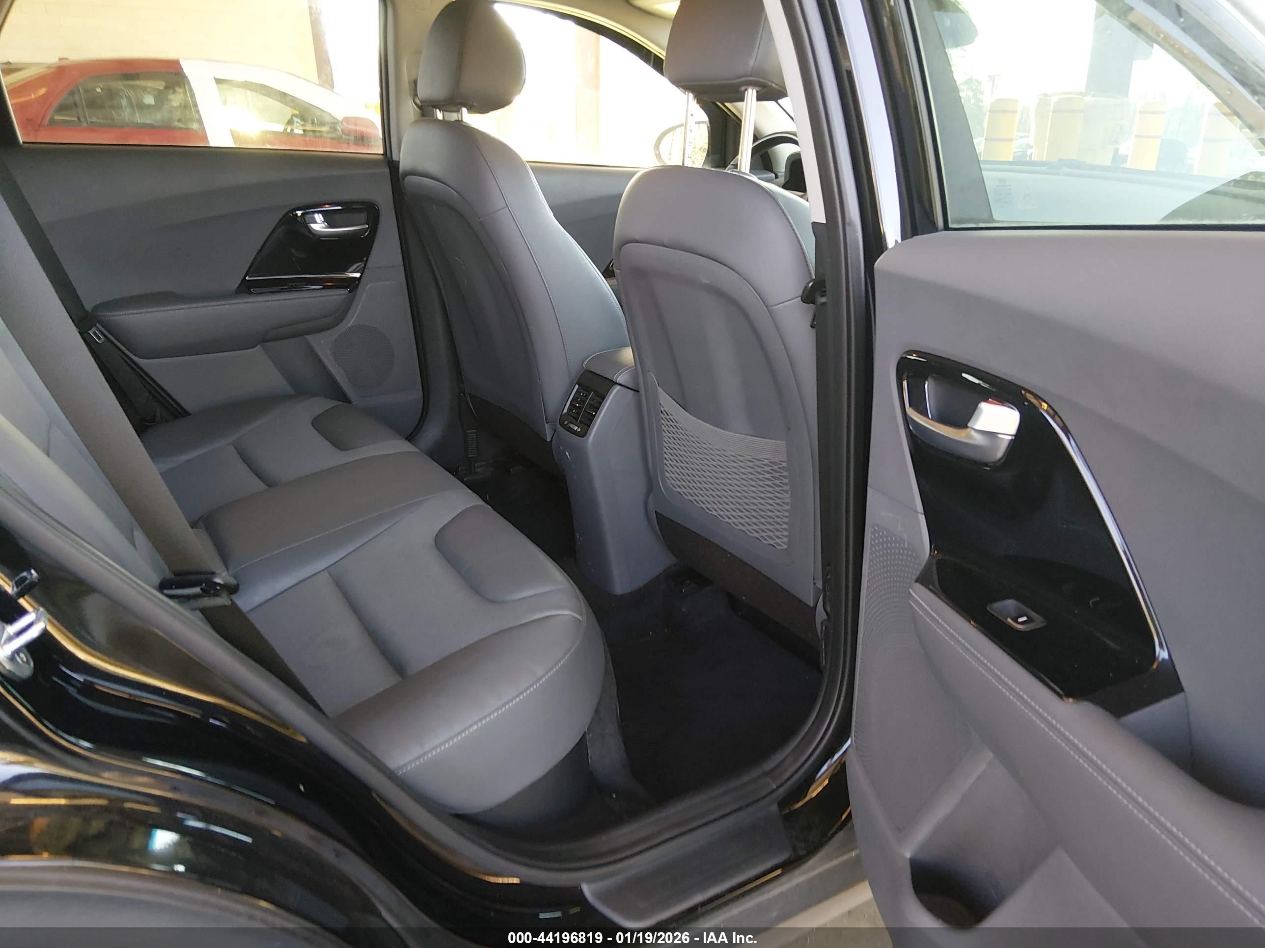 KIA NIRO image 8