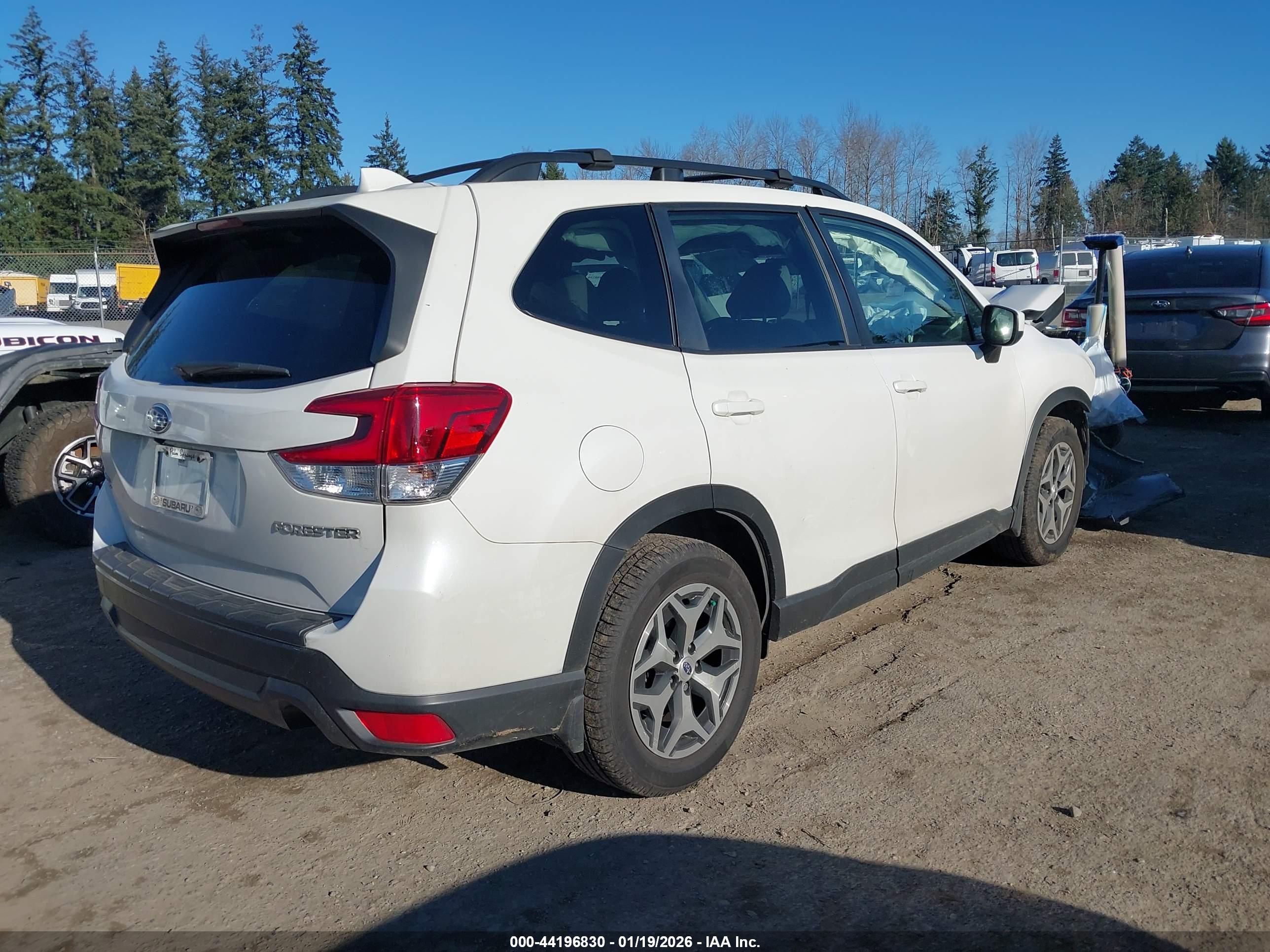 SUBARU FORESTER image 4