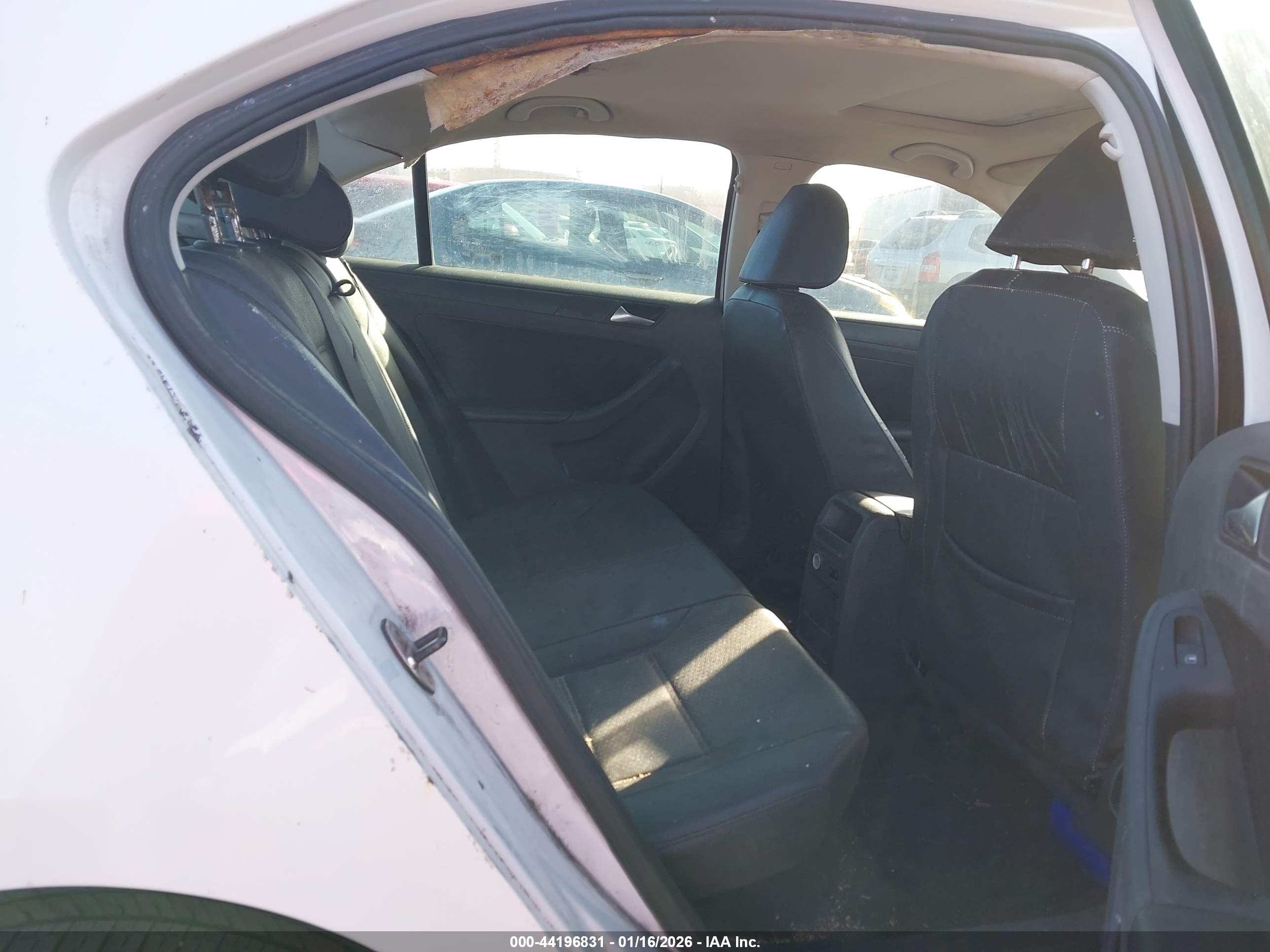 VOLKSWAGEN JETTA image 8