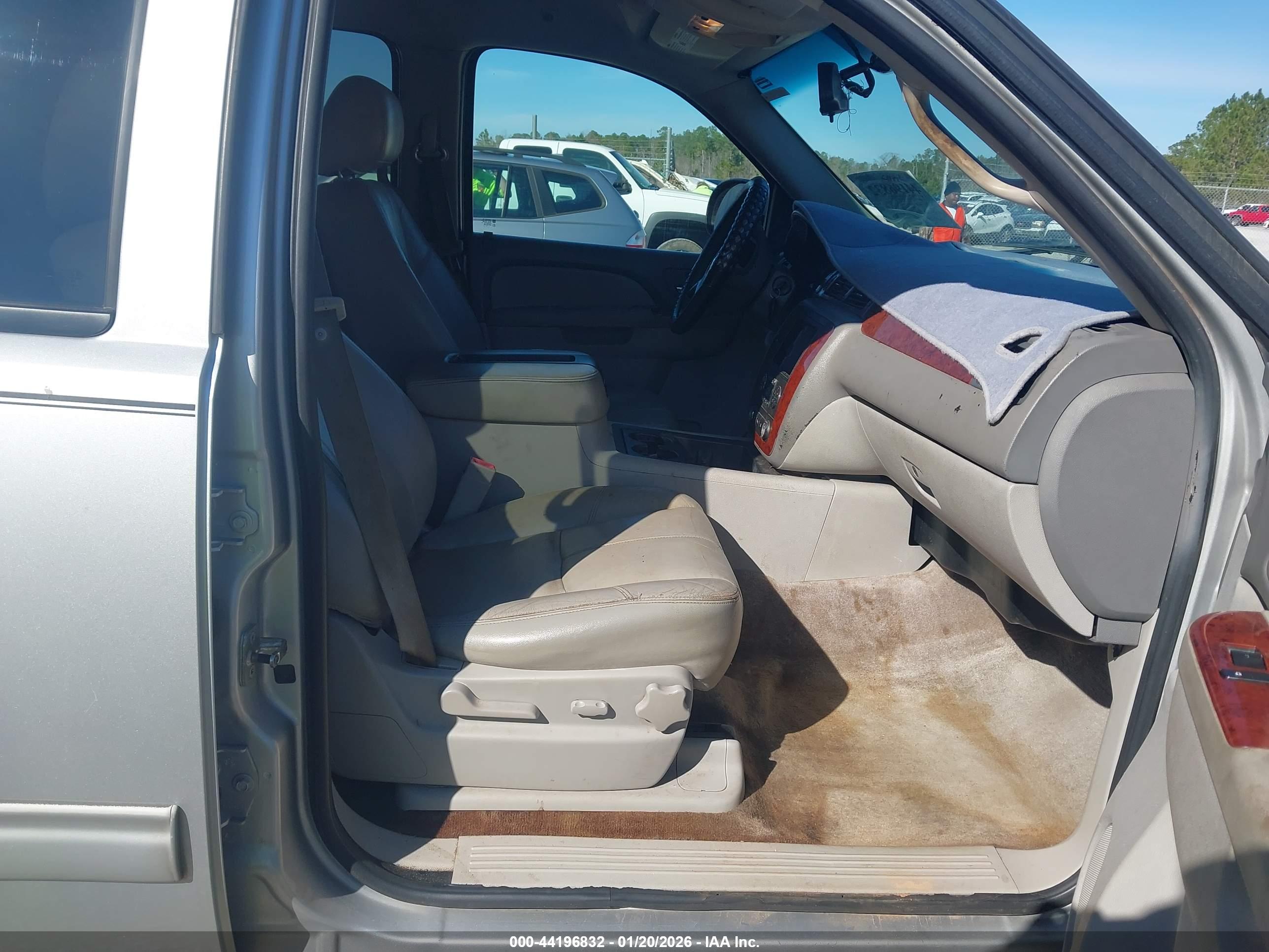 CHEVROLET TAHOE image 5