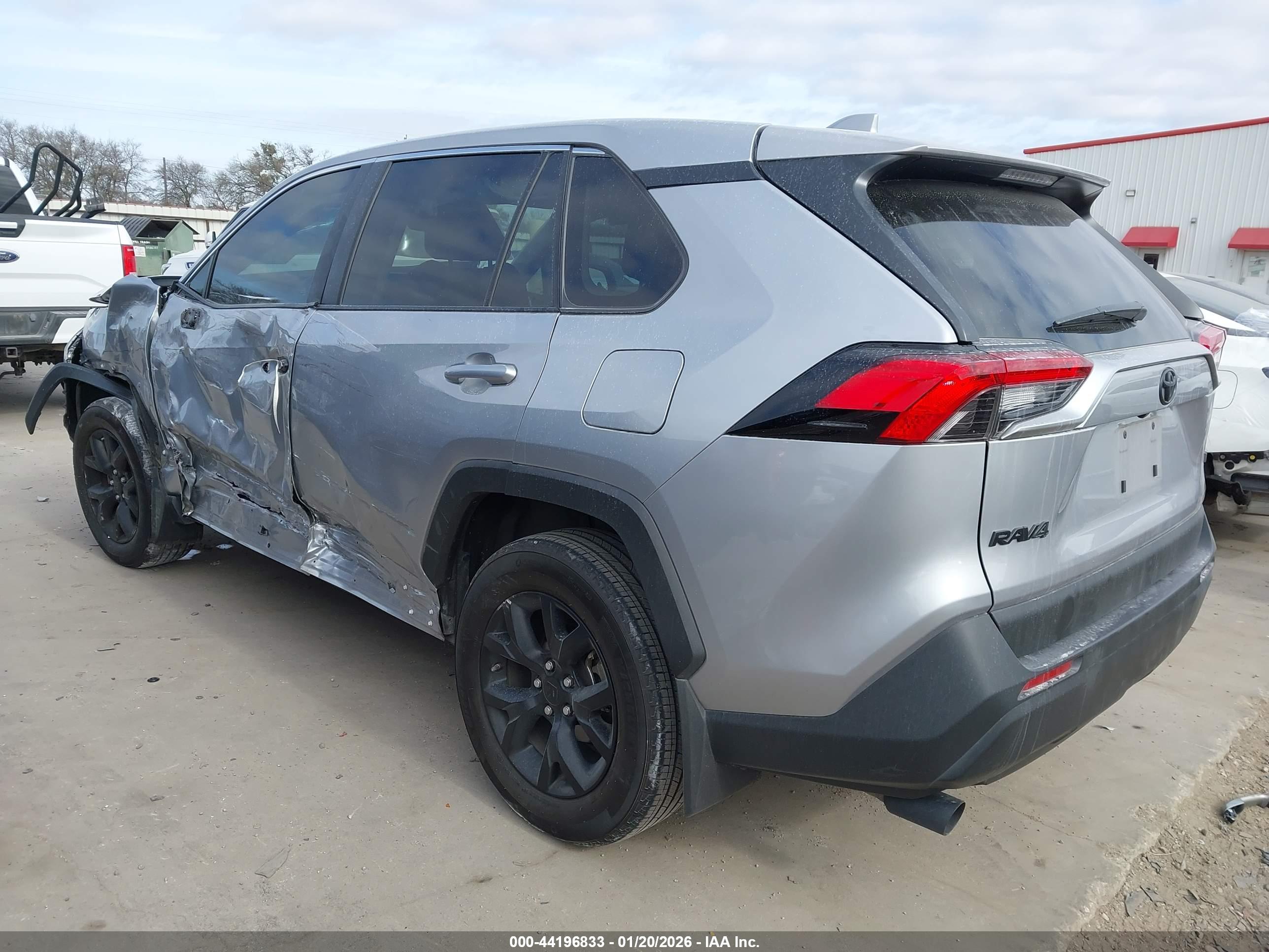 TOYOTA RAV4 image 3
