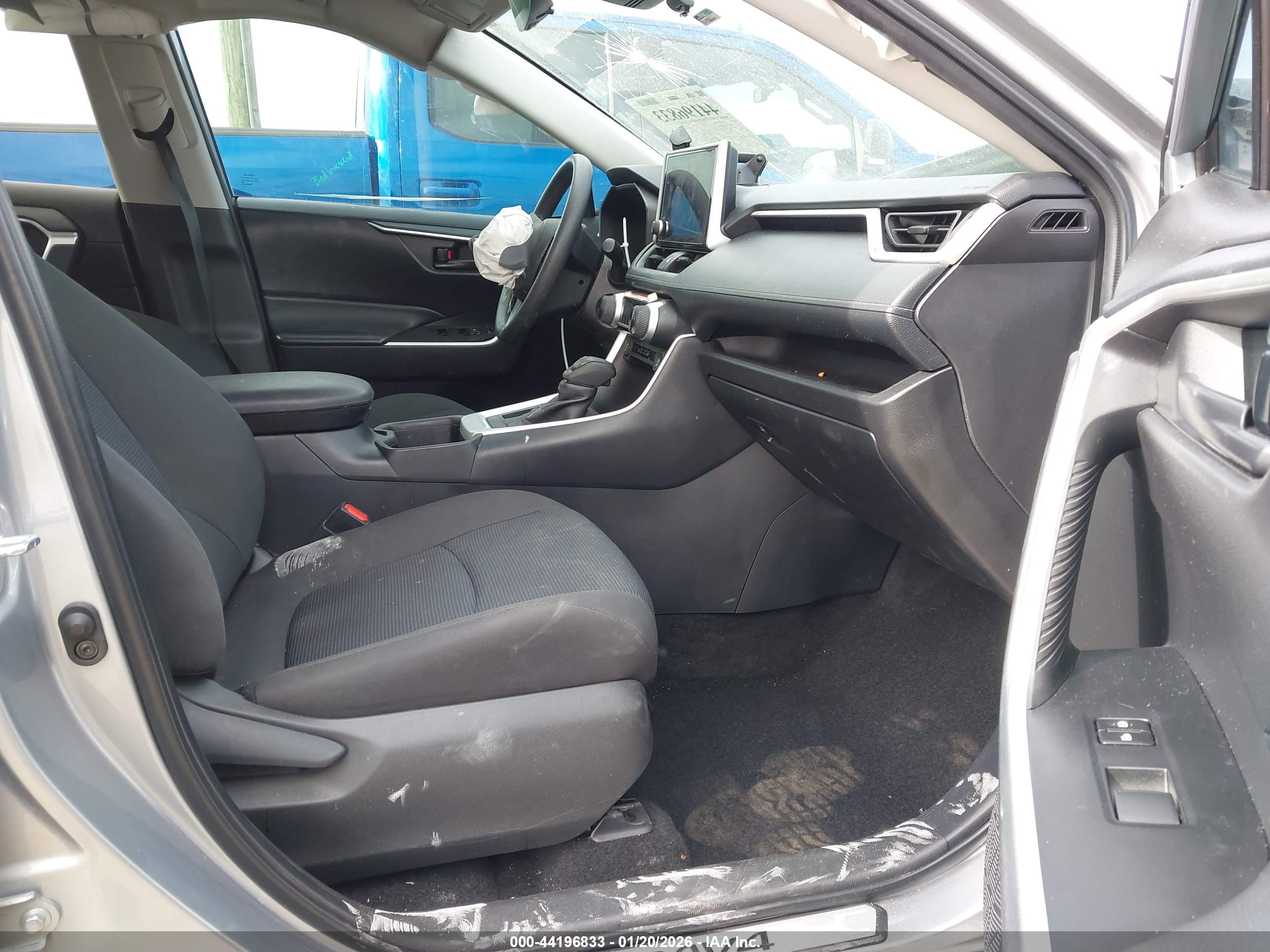 TOYOTA RAV4 image 5