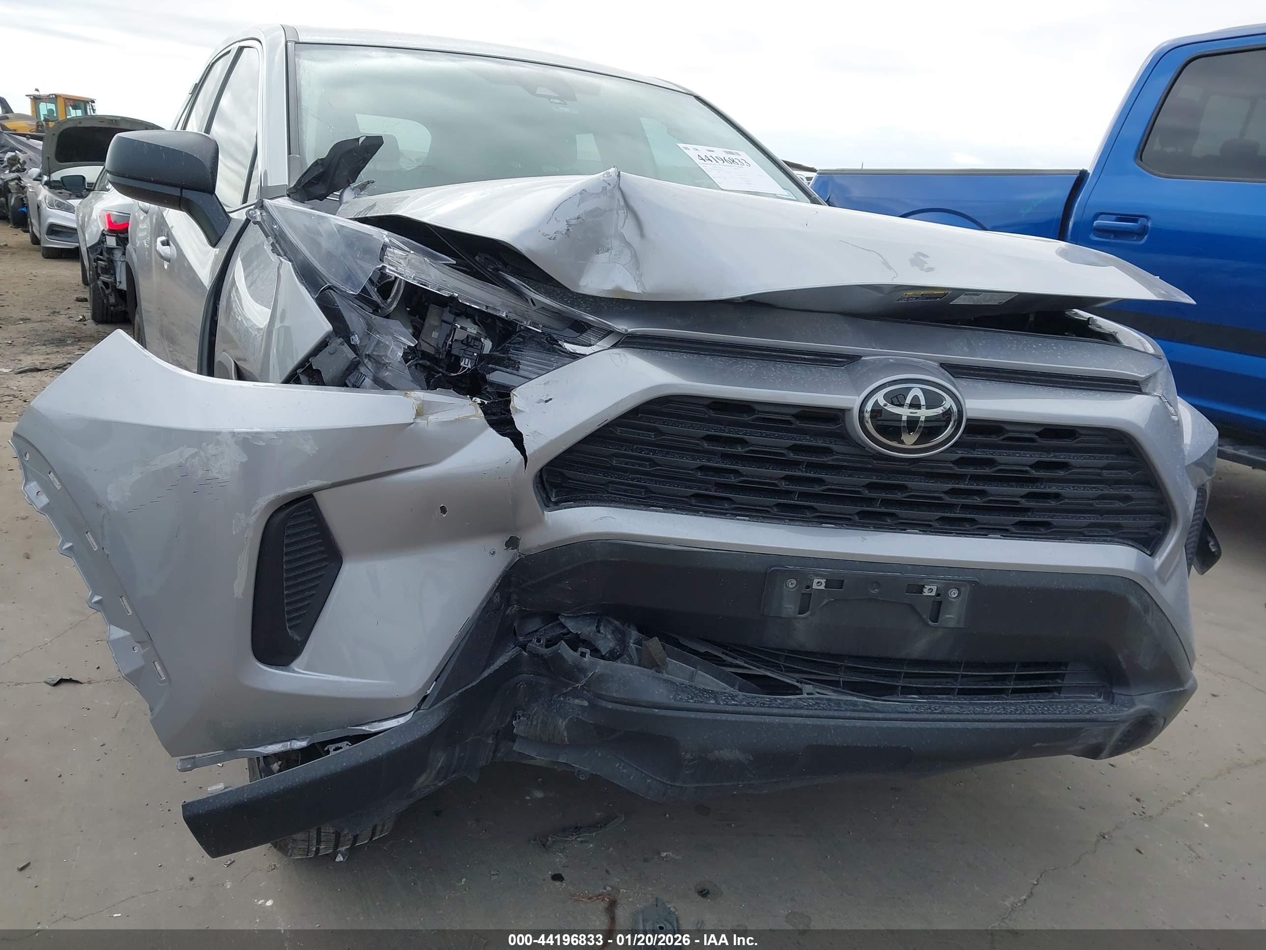TOYOTA RAV4 image 6