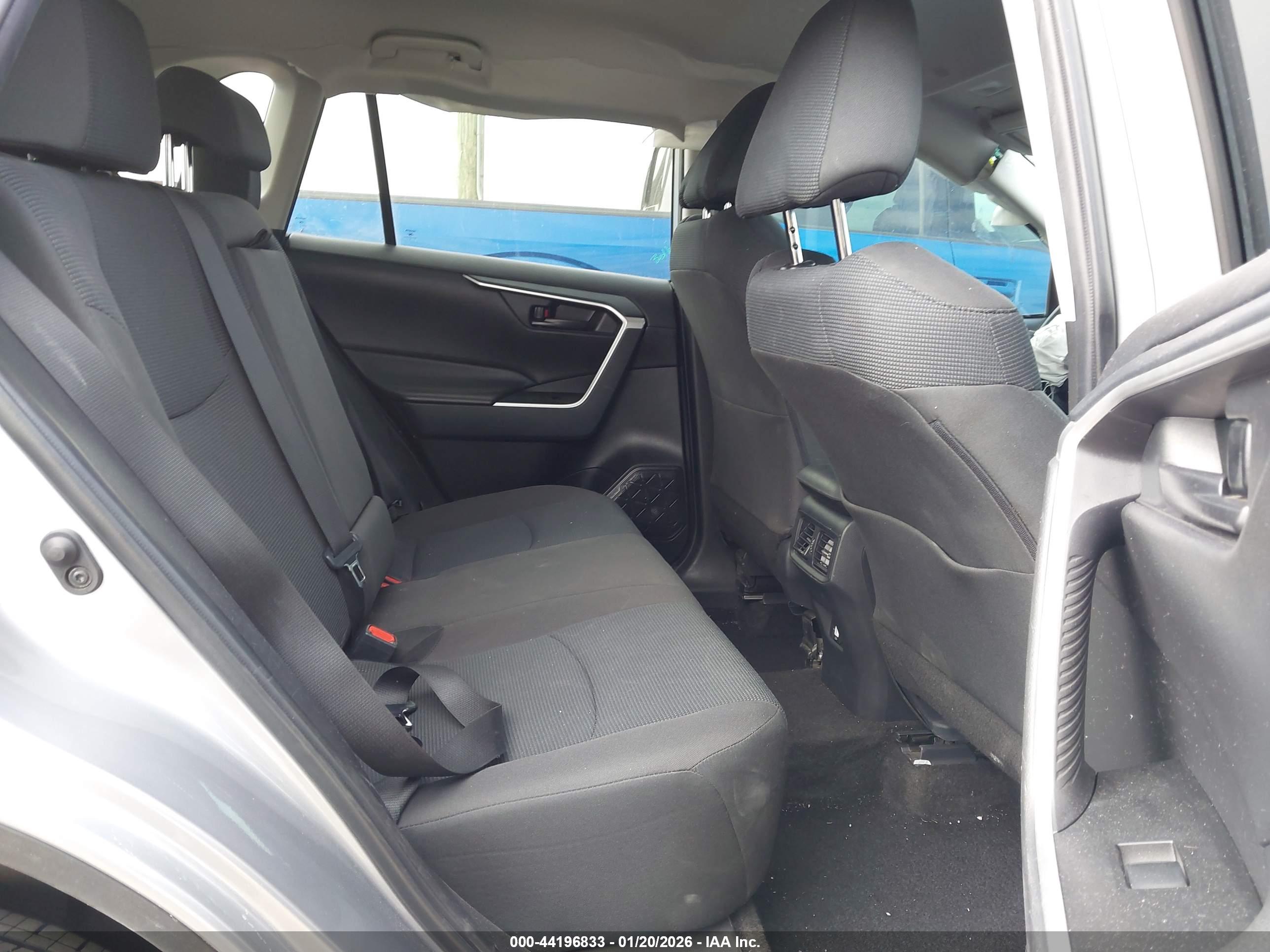 TOYOTA RAV4 image 8