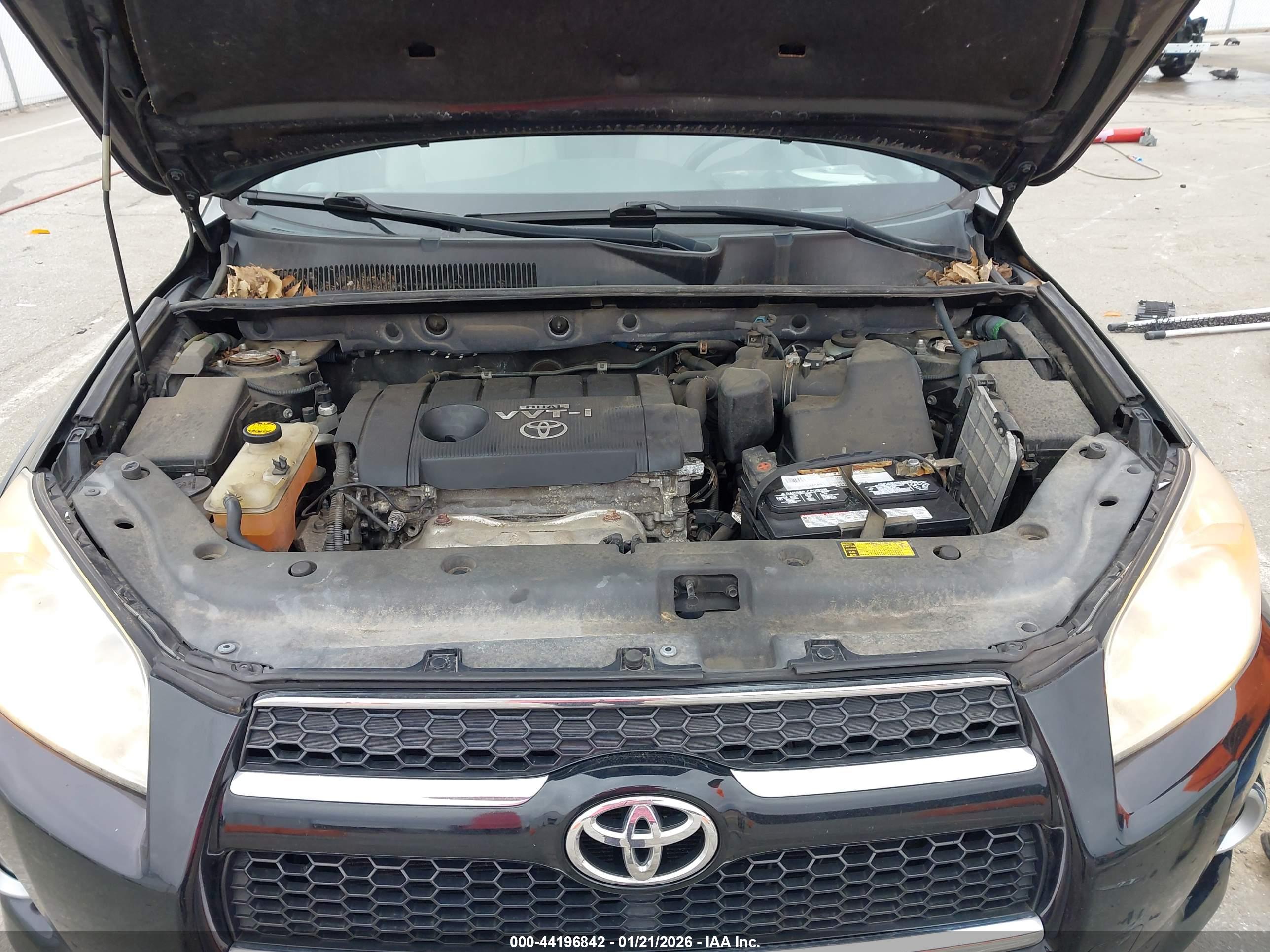 TOYOTA RAV4 image 10