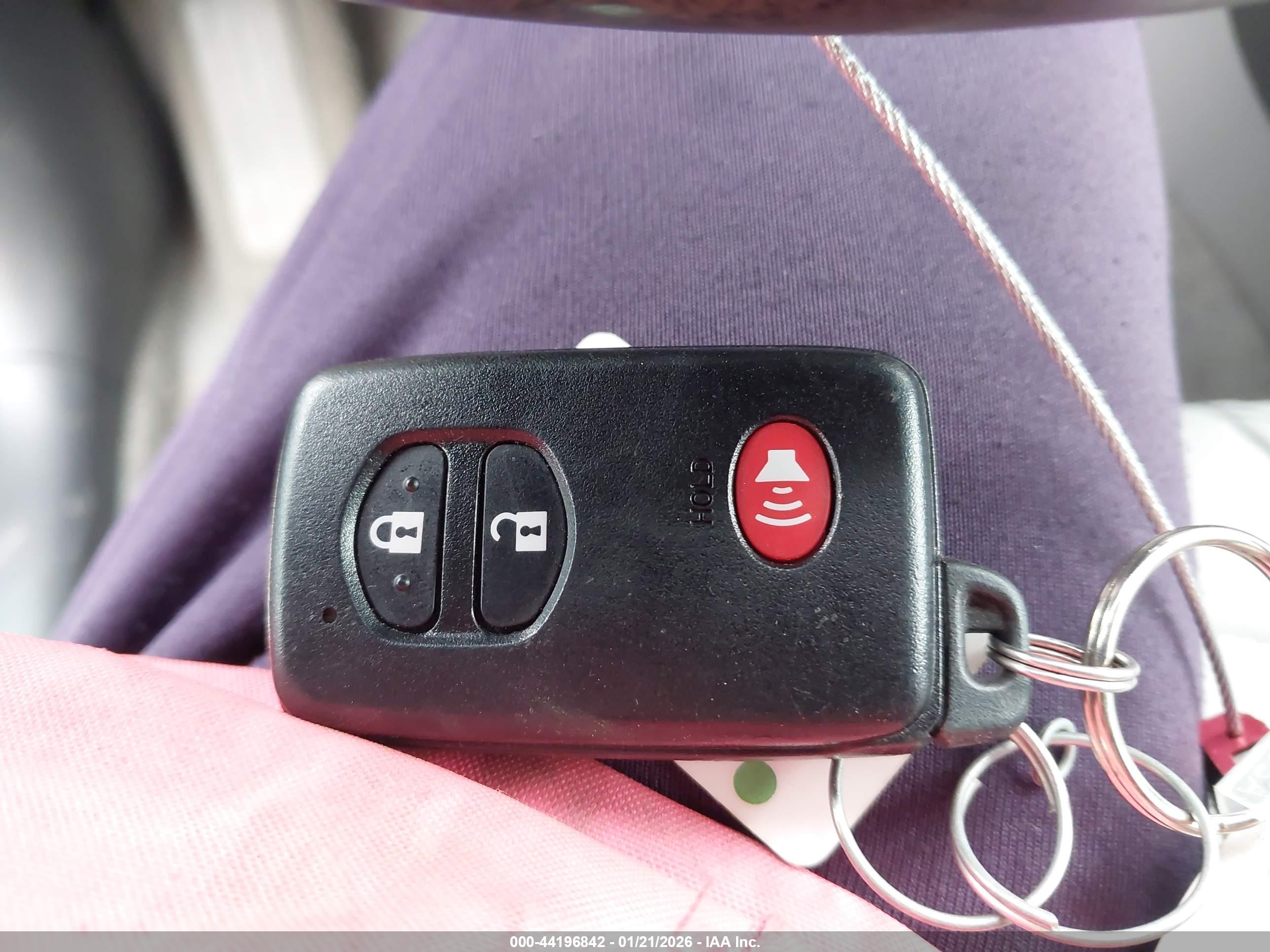 TOYOTA RAV4 image 11