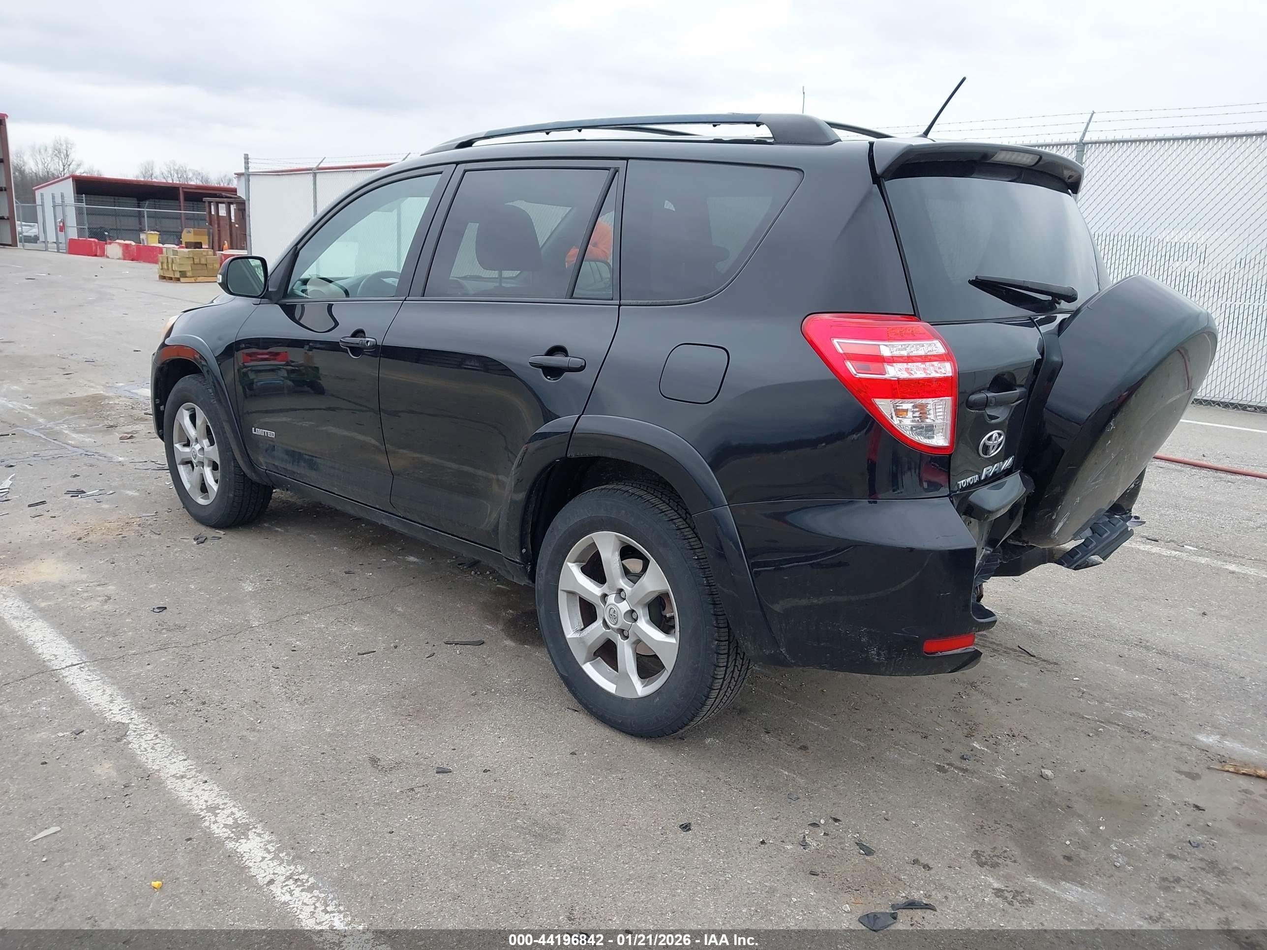 TOYOTA RAV4 image 3
