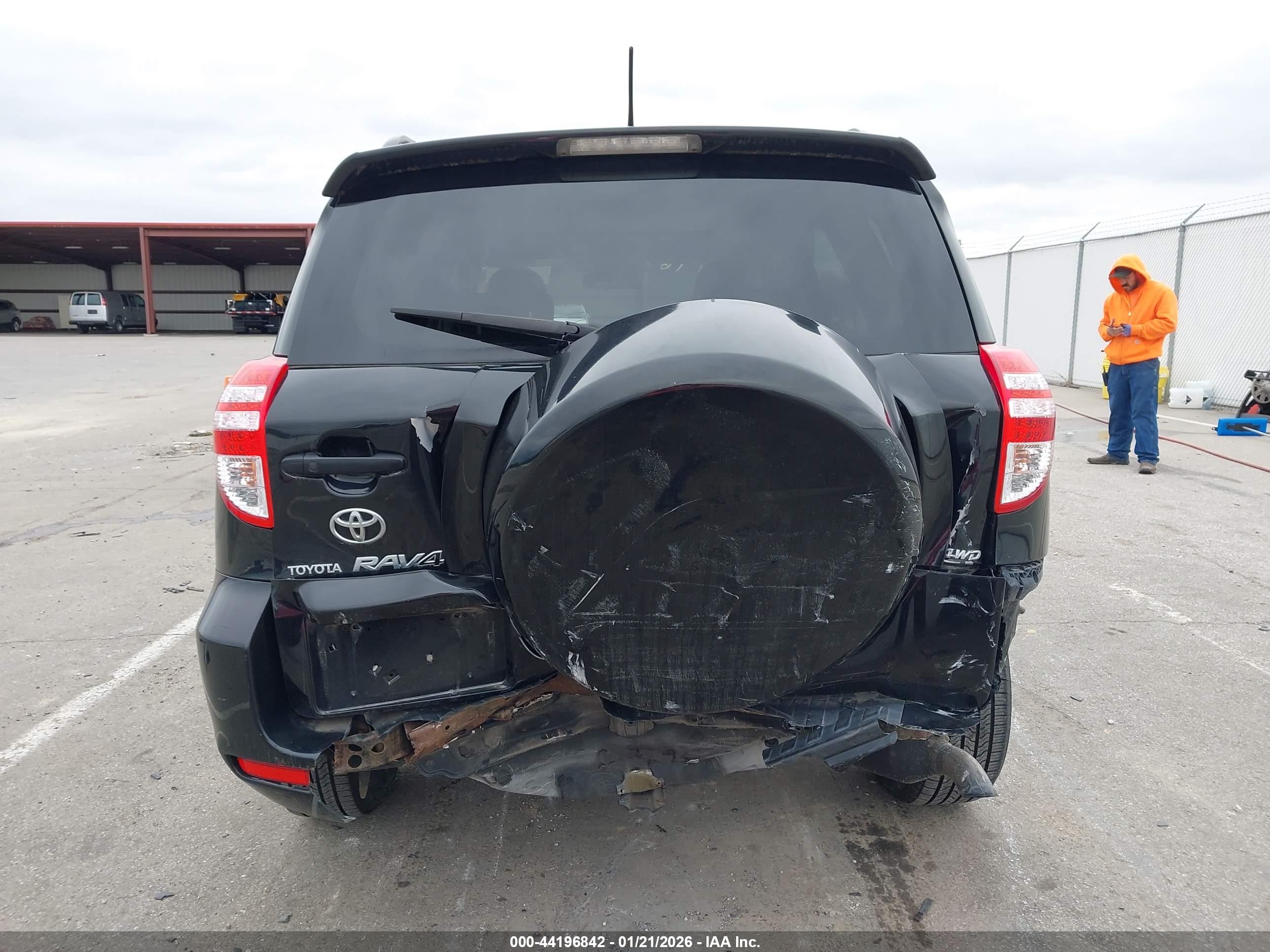 TOYOTA RAV4 image 6