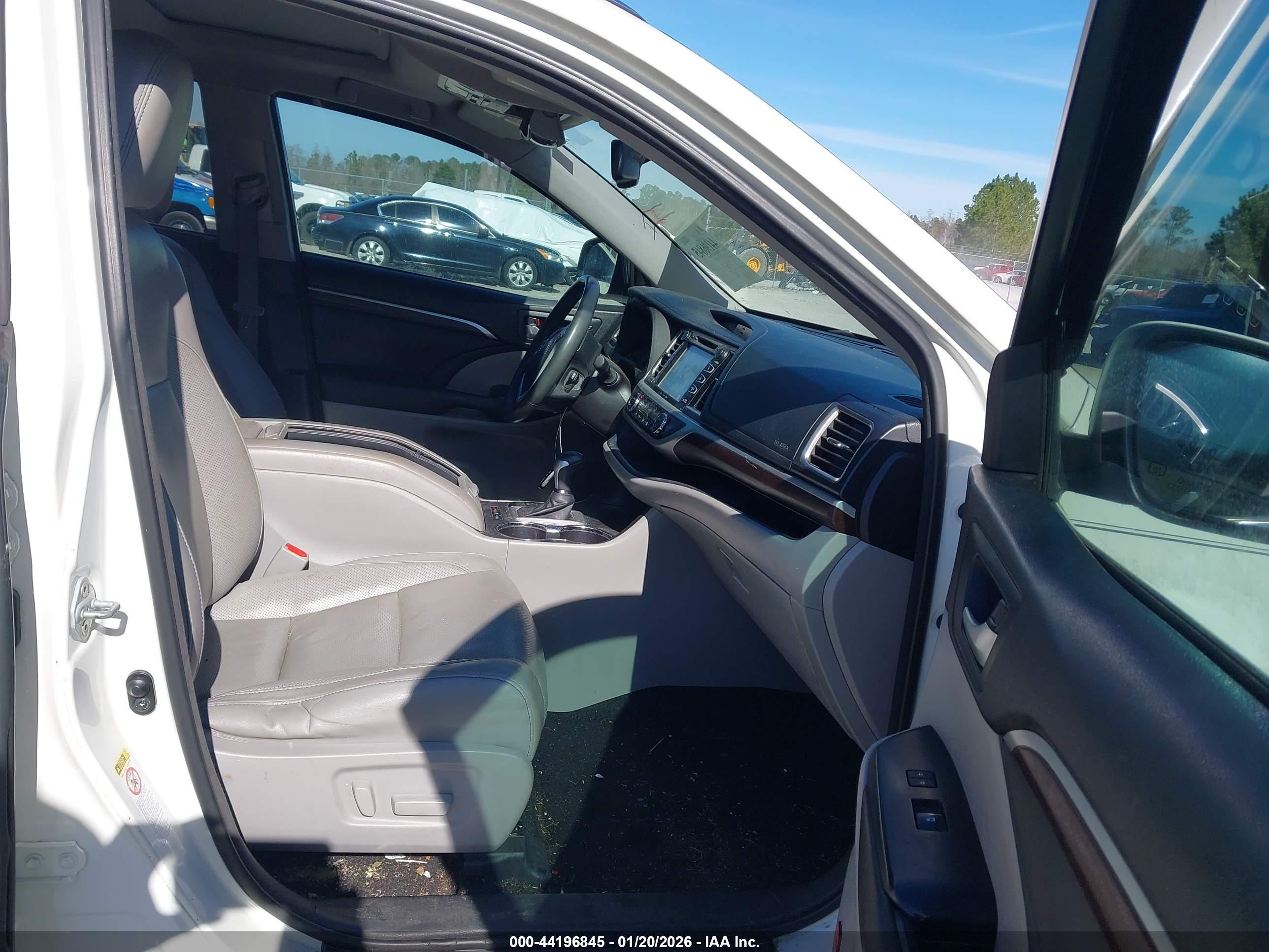 TOYOTA HIGHLANDER image 5