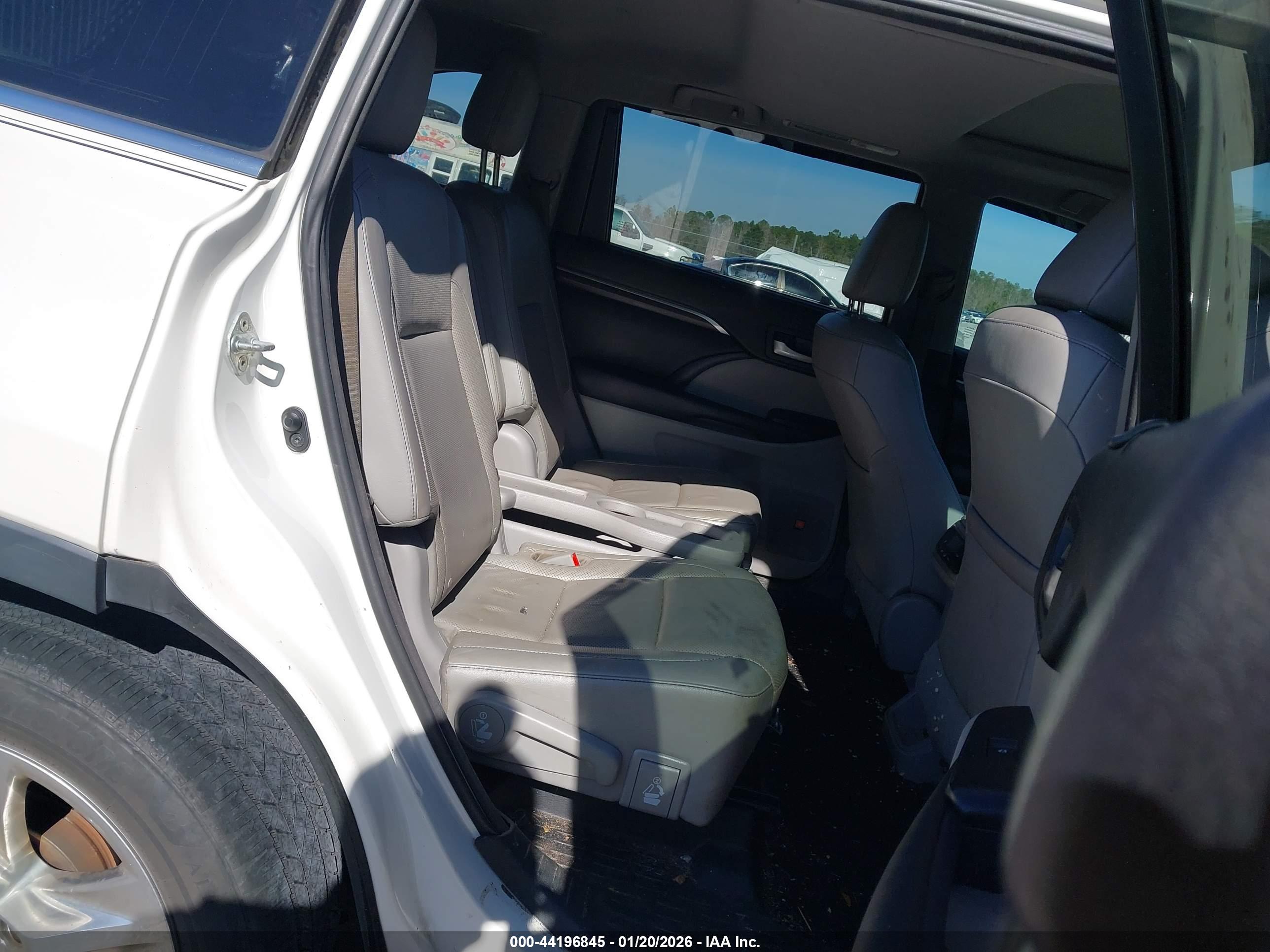 TOYOTA HIGHLANDER image 8